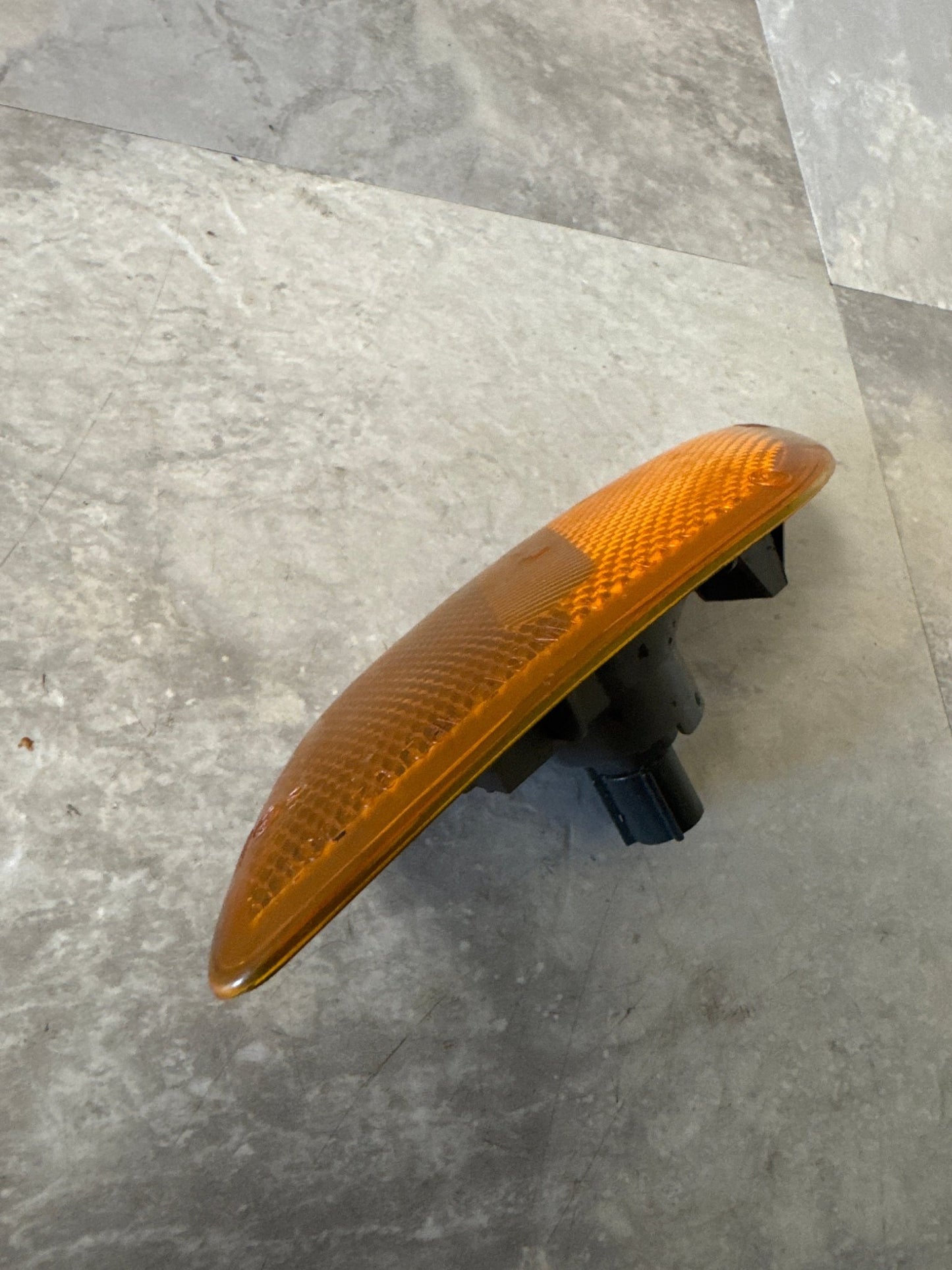 OEM 2002-2003 Subaru Impreza Wagon Front Right Turn Signal Lamp Lens 84411FE030