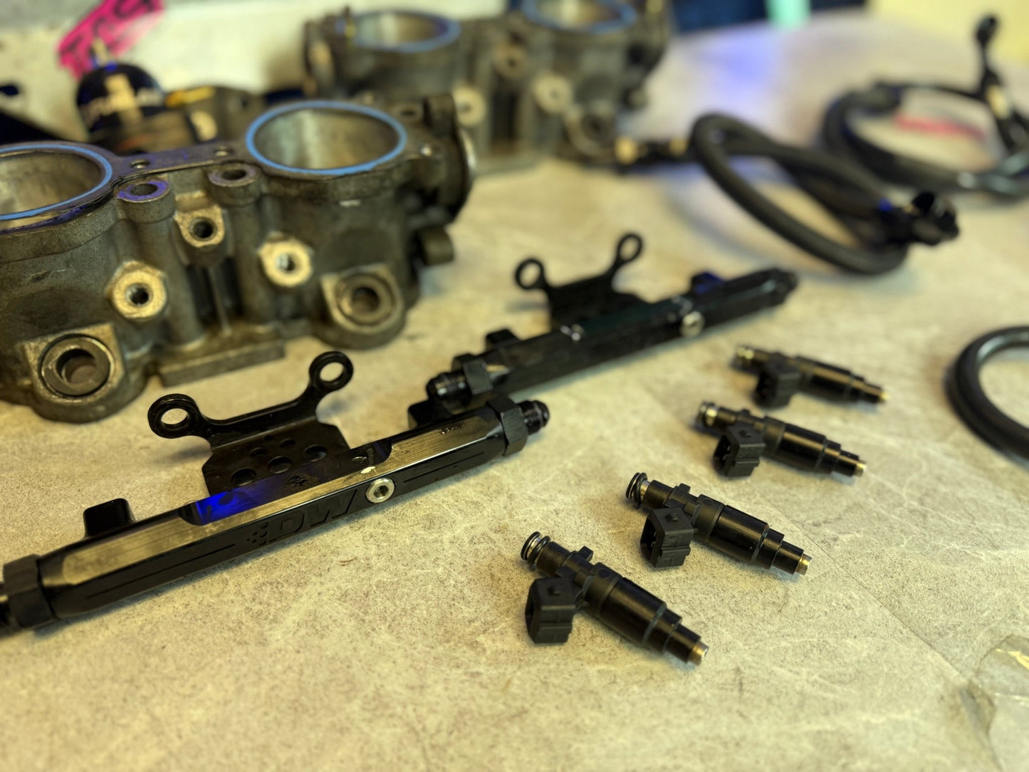 DW fuel kit “ side feed conversion “ 2004 - 2006 SUBARU STi & 2002 - 2007 WRX TGV’s , LINES , FUEL LAB FPR & 1200 CC injectors