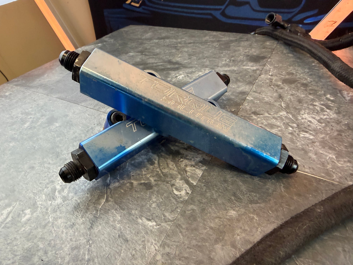 Torque solutions billet top feed fuel rails for Subaru STi & wrx w/ lines and areomotive a 1000 fuel pressure regulator