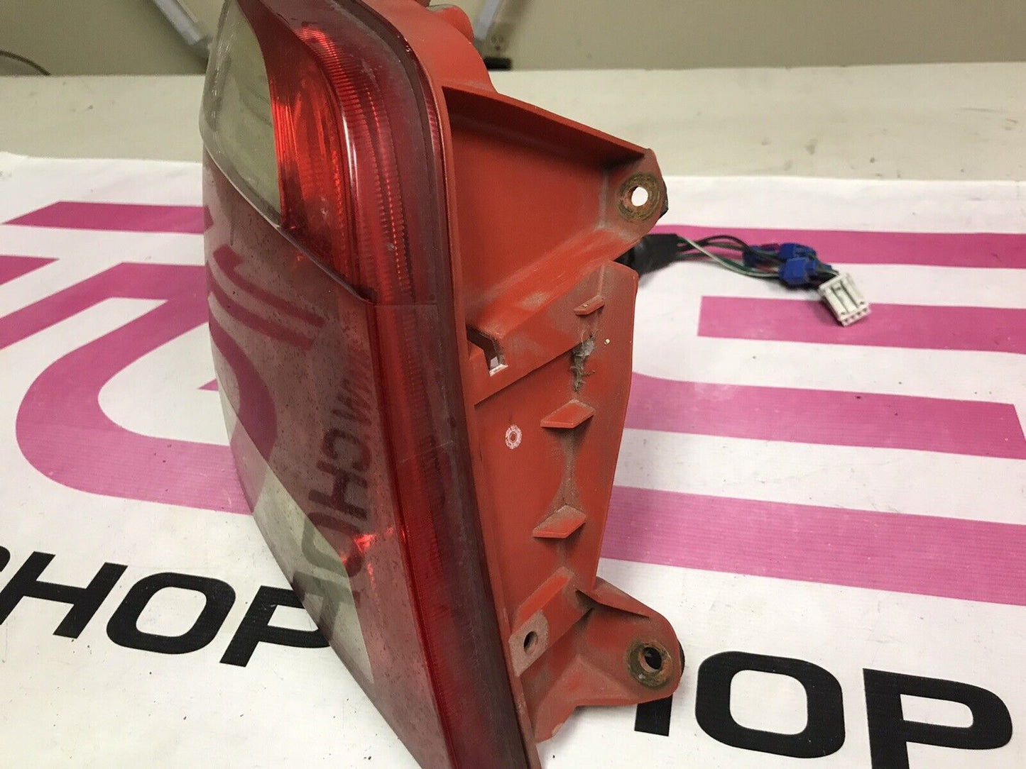 OEM 05-06 Saab Saabaru 9-2x Driver Side LH Tail Light Assembly