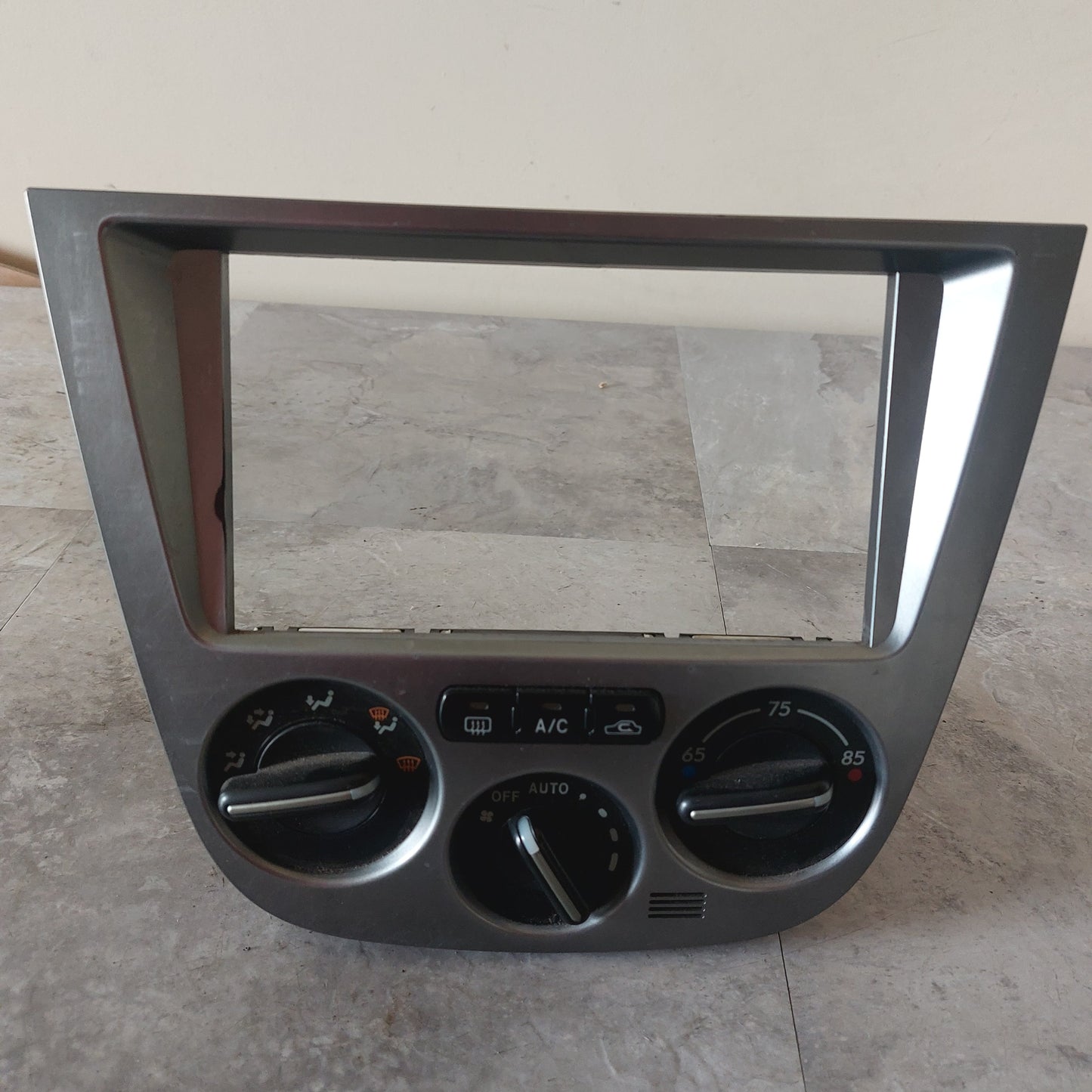 OEM 2002-2007 Subaru Impreza WRX AC Heater Climate Temperature Control w Trim