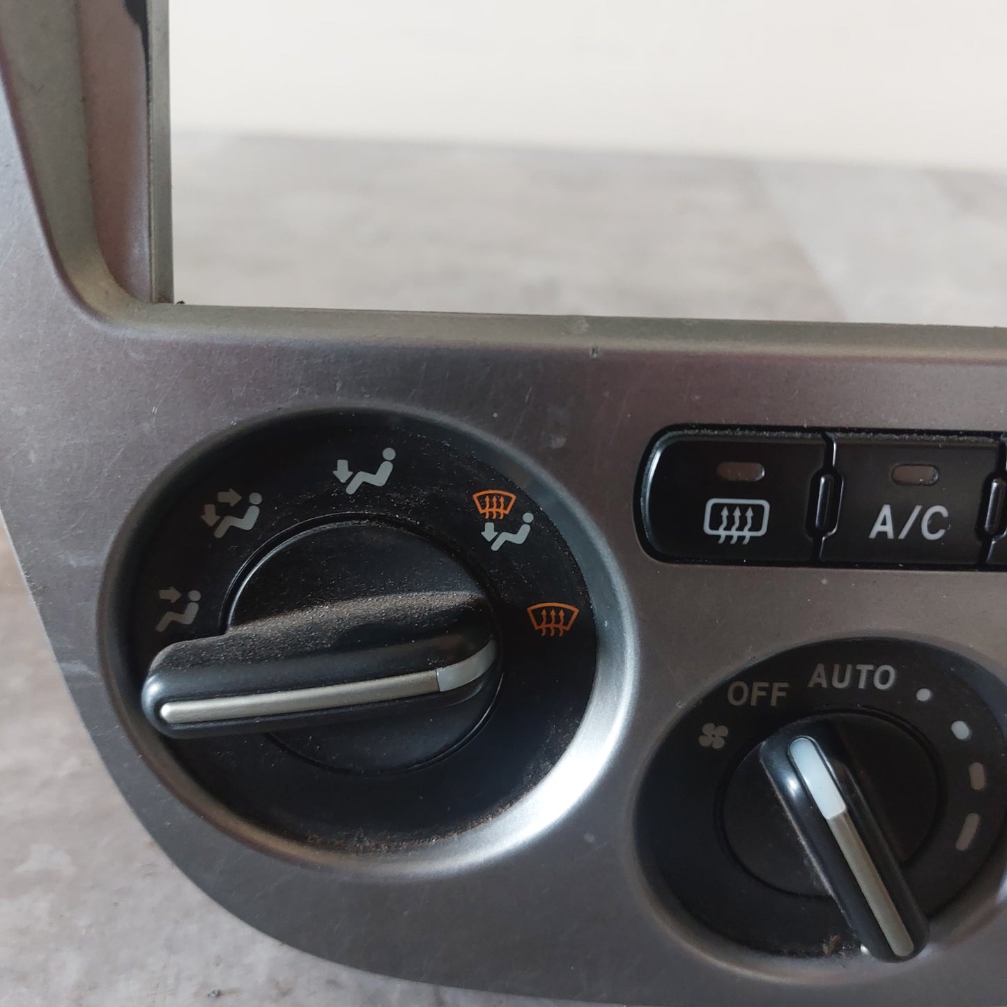 OEM 2002-2007 Subaru Impreza WRX AC Heater Climate Temperature Control w Trim