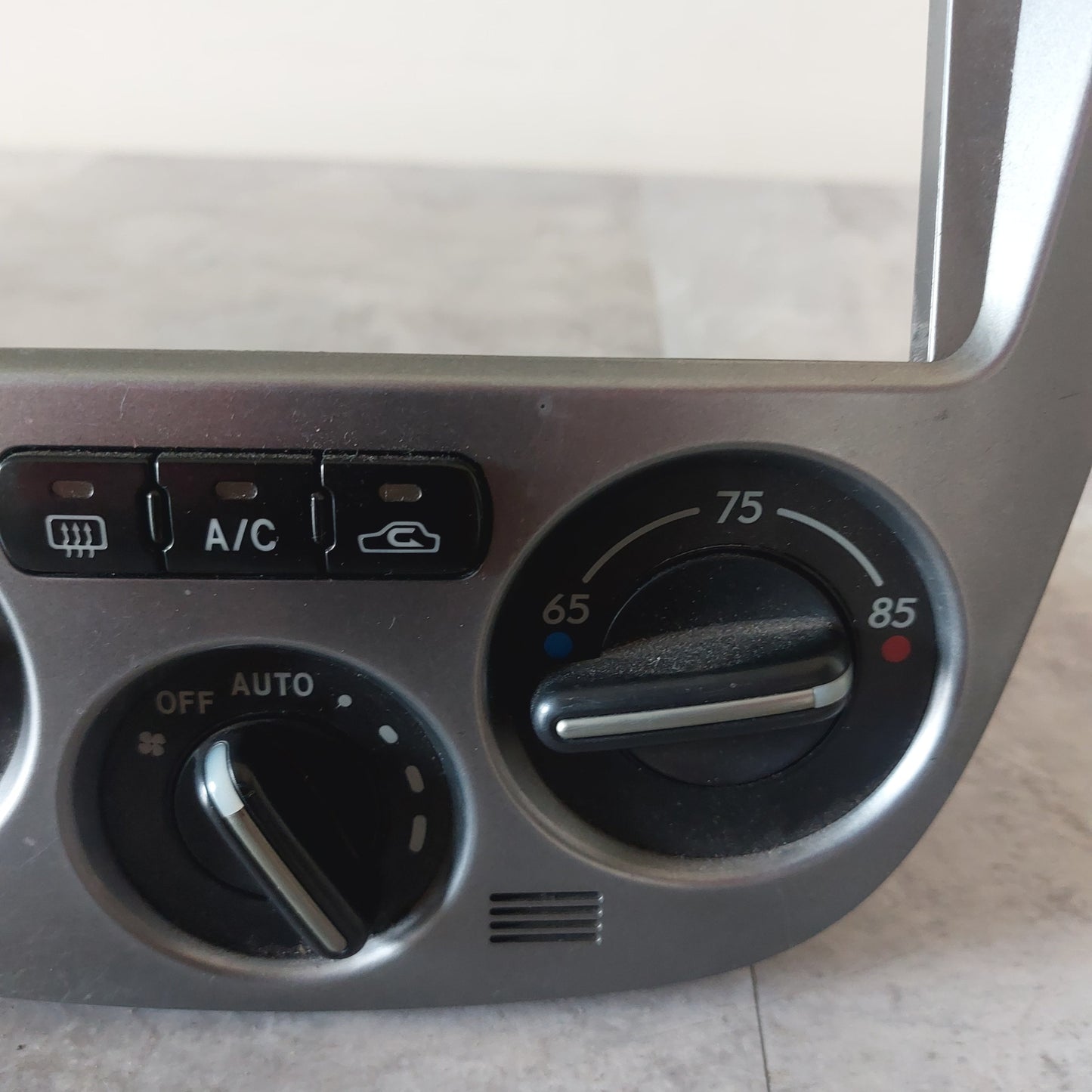 OEM 2002-2007 Subaru Impreza WRX AC Heater Climate Temperature Control w Trim