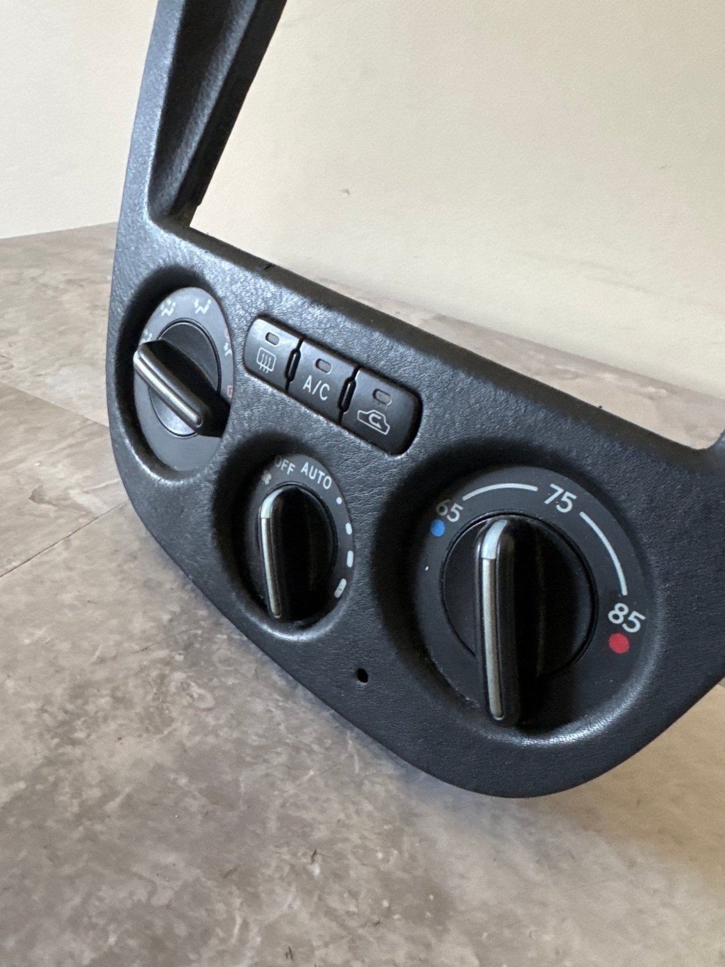 2004 Subaru Impreza WRX STi Dash Radio Climate Control Trim Bezel And AUTO Controls