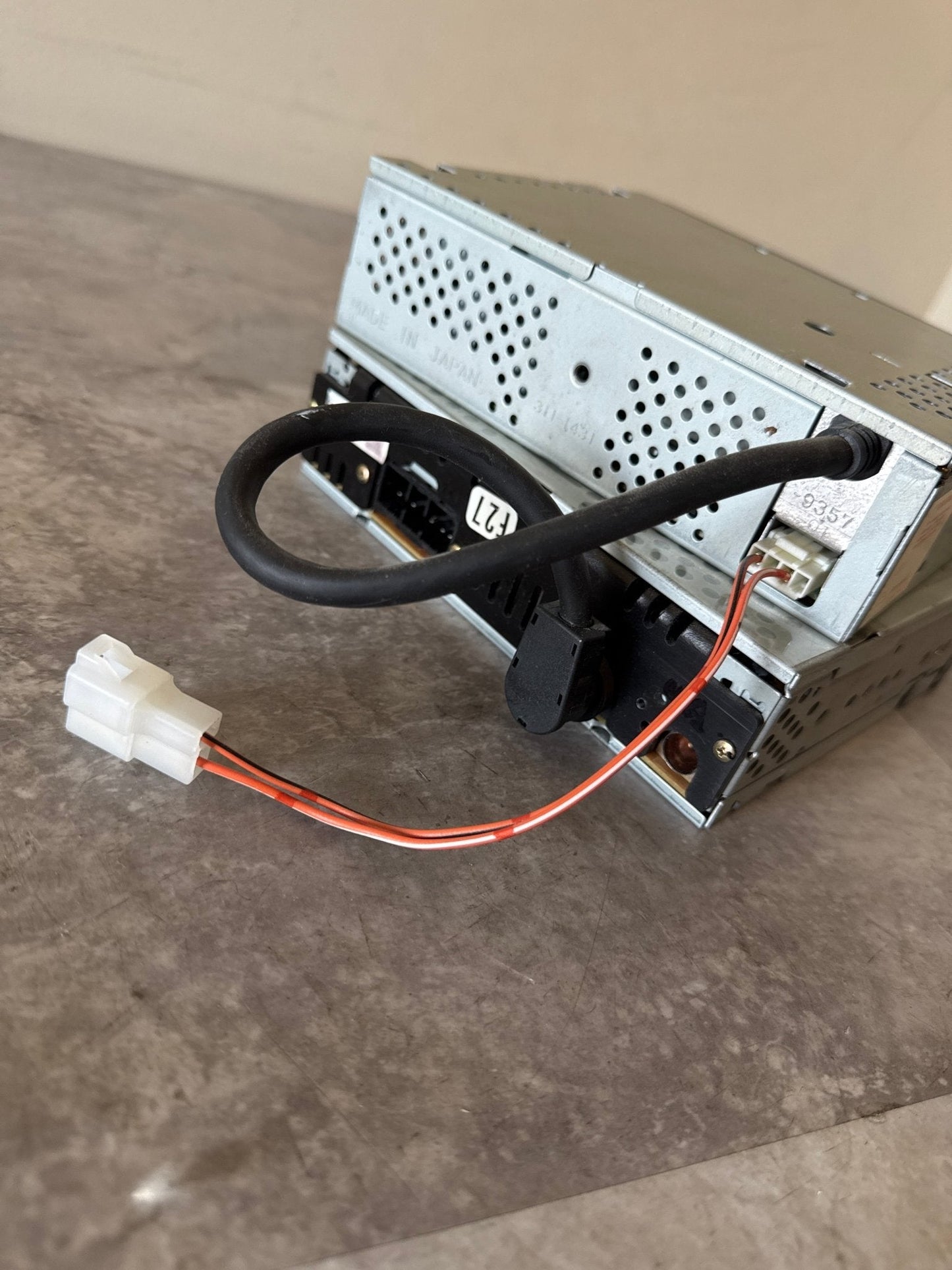 OEM 98-01 Subaru 2.5RS CD/TAPE/RADIO Head Unit