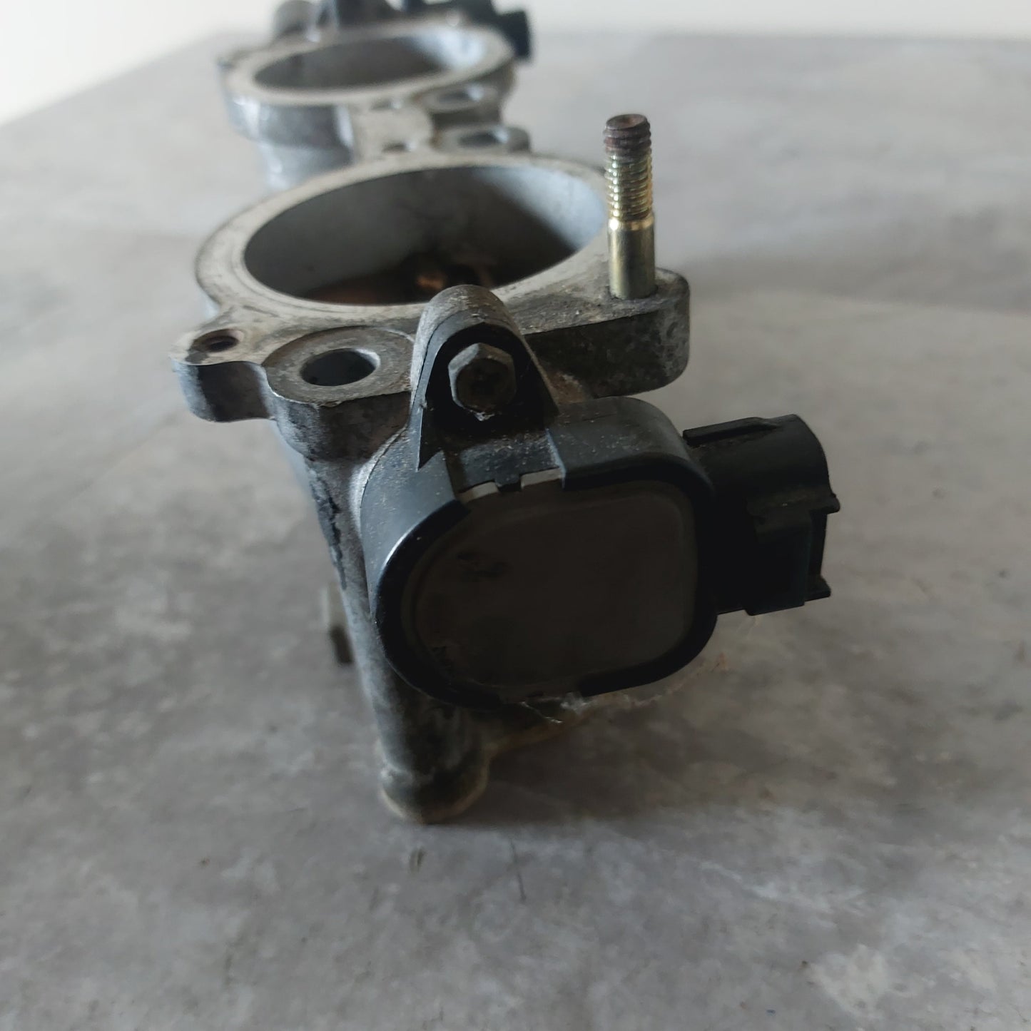 OEM 2004-2007 Subaru Impreza WRX RH Pass Side TGV Top Feed 14011AB361