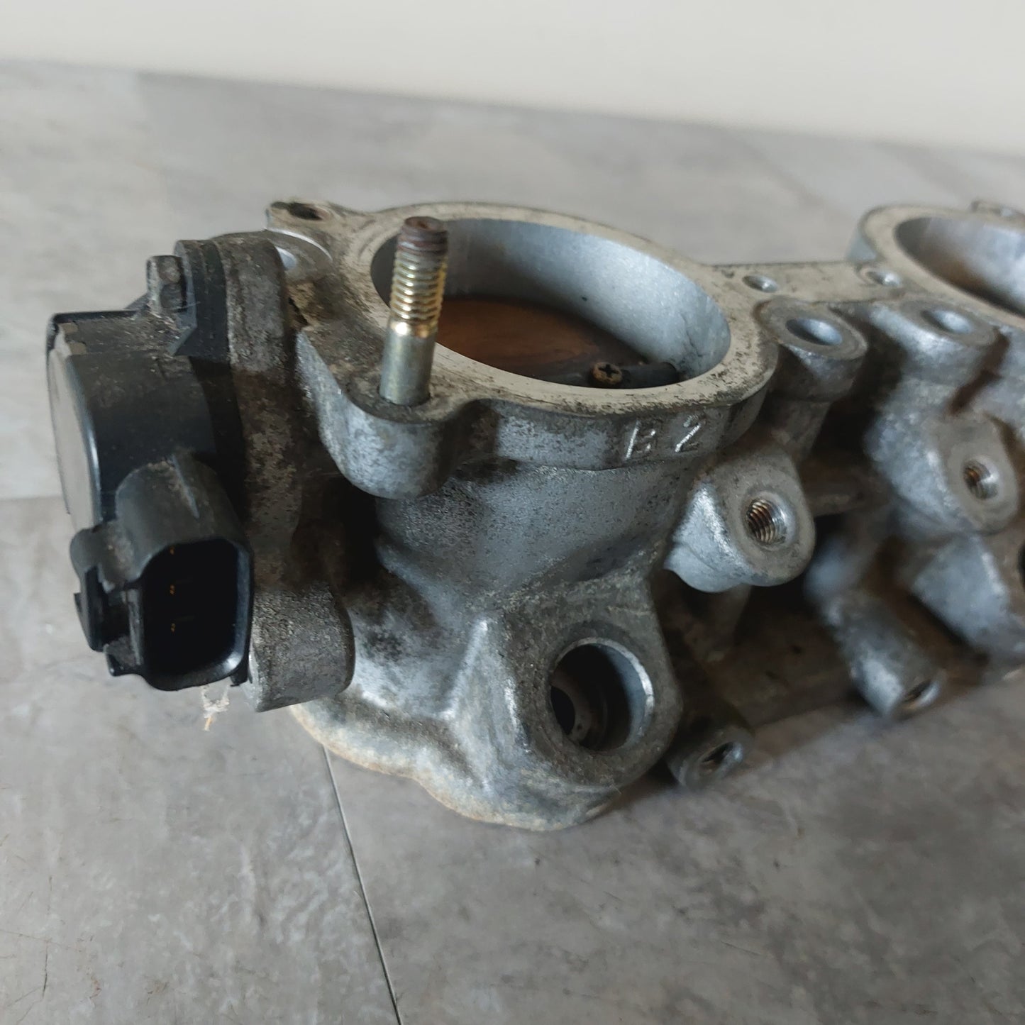 OEM 2004-2007 Subaru Impreza WRX RH Pass Side TGV Top Feed 14011AB361