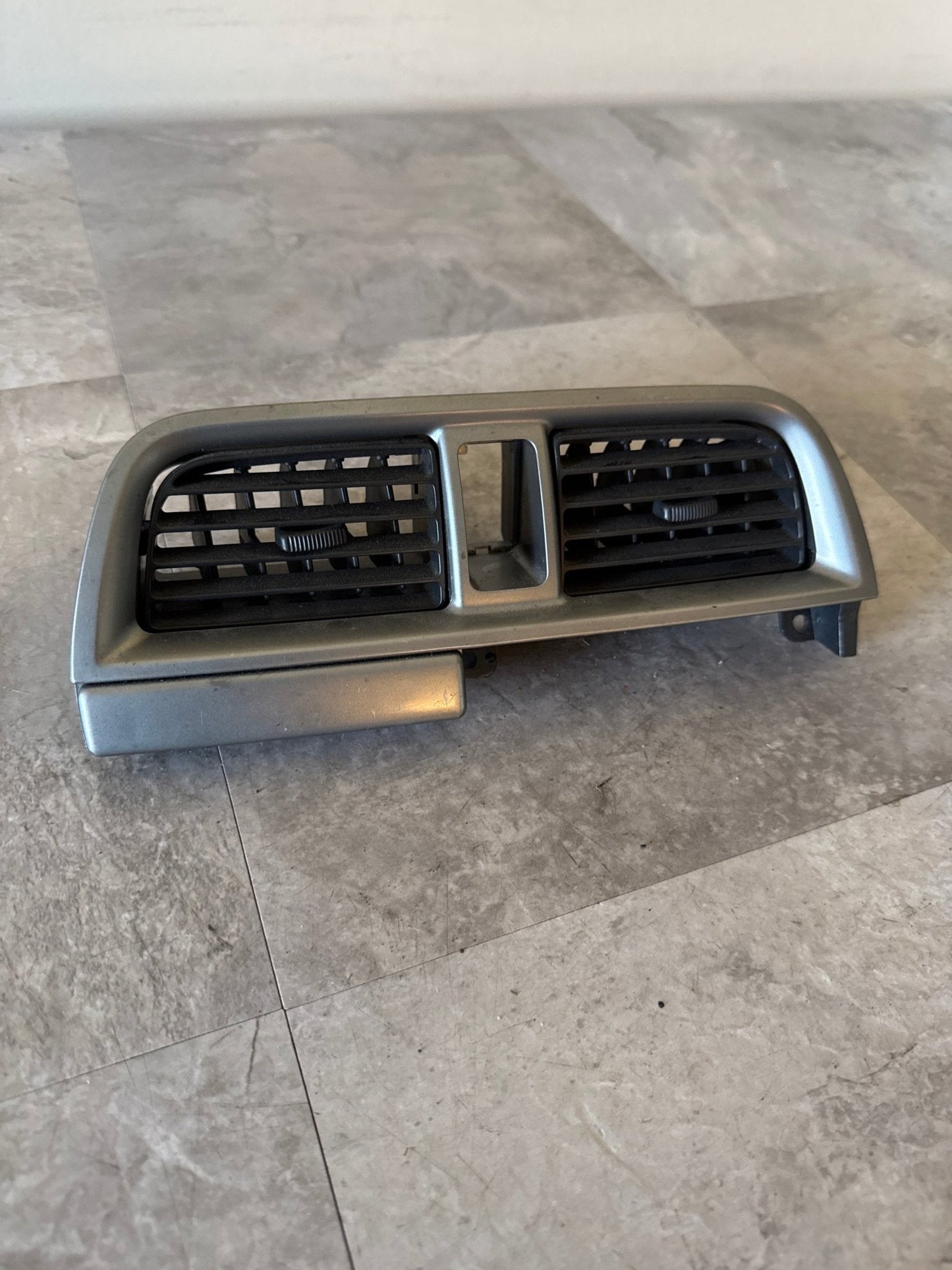02-04 SUBARU IMPREZA WRX STi CENTER VENT CENTER DASH VENT AC HEATER OEM