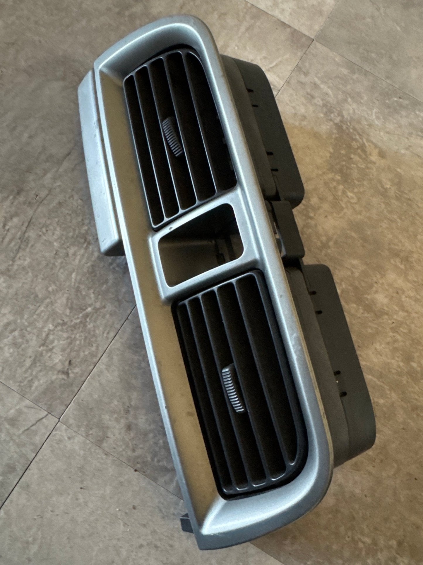 02-04 SUBARU IMPREZA WRX STi CENTER VENT CENTER DASH VENT AC HEATER OEM
