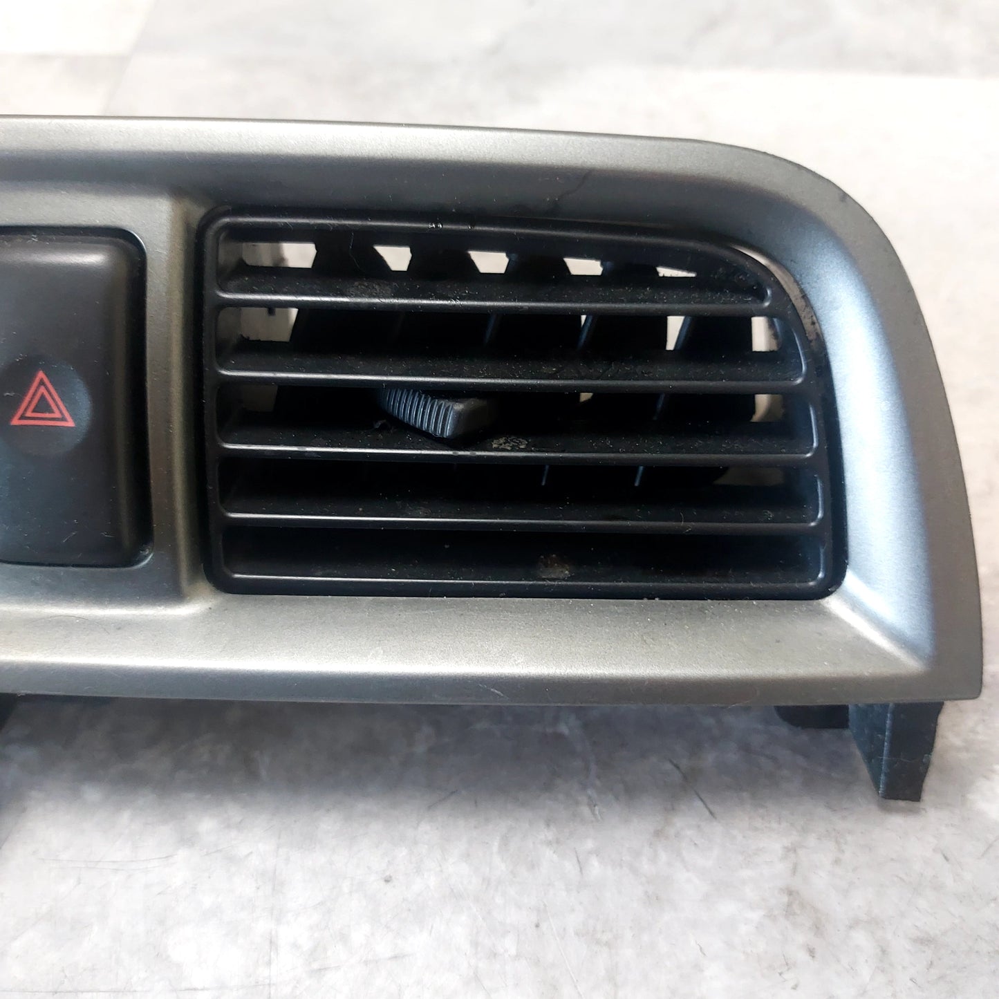02-04 SUBARU IMPREZA WRX STi CENTER VENT CENTER DASH VENT AC HEATER OEM