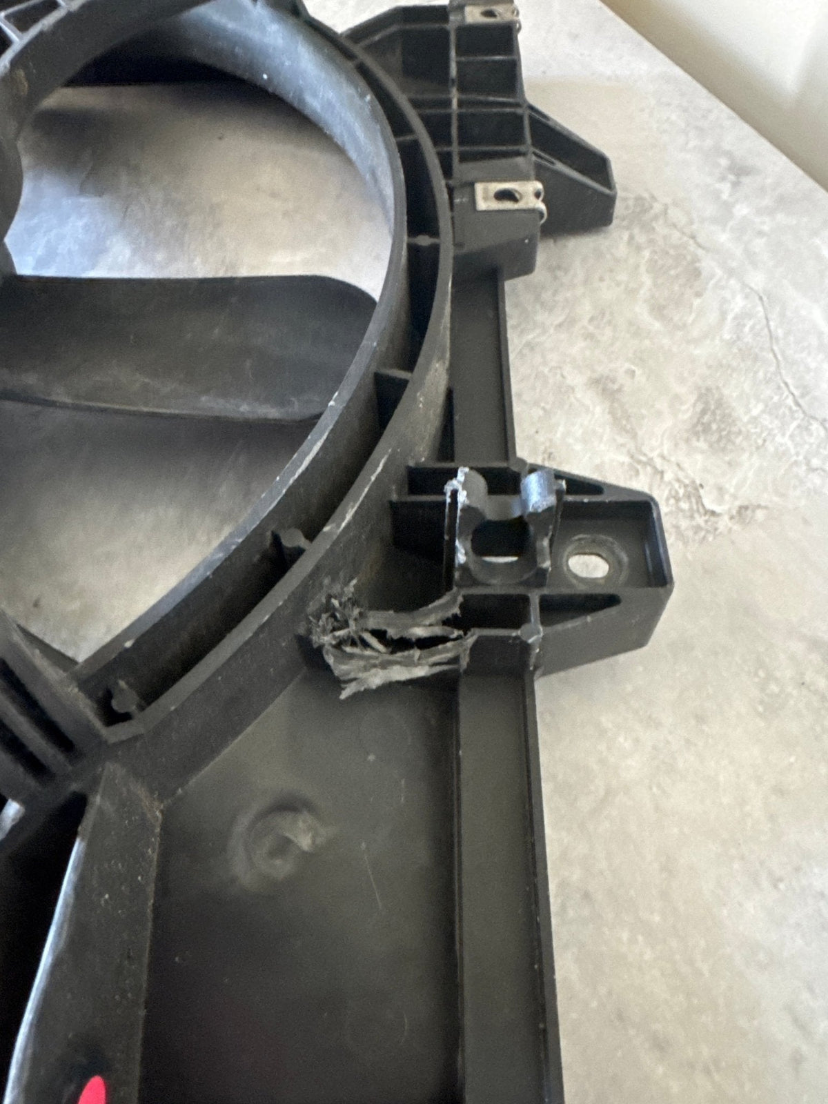 2003-2008 Subaru Forester Turbo Engine OEM Radiator Cooling Fan Shroud Assembly (2)