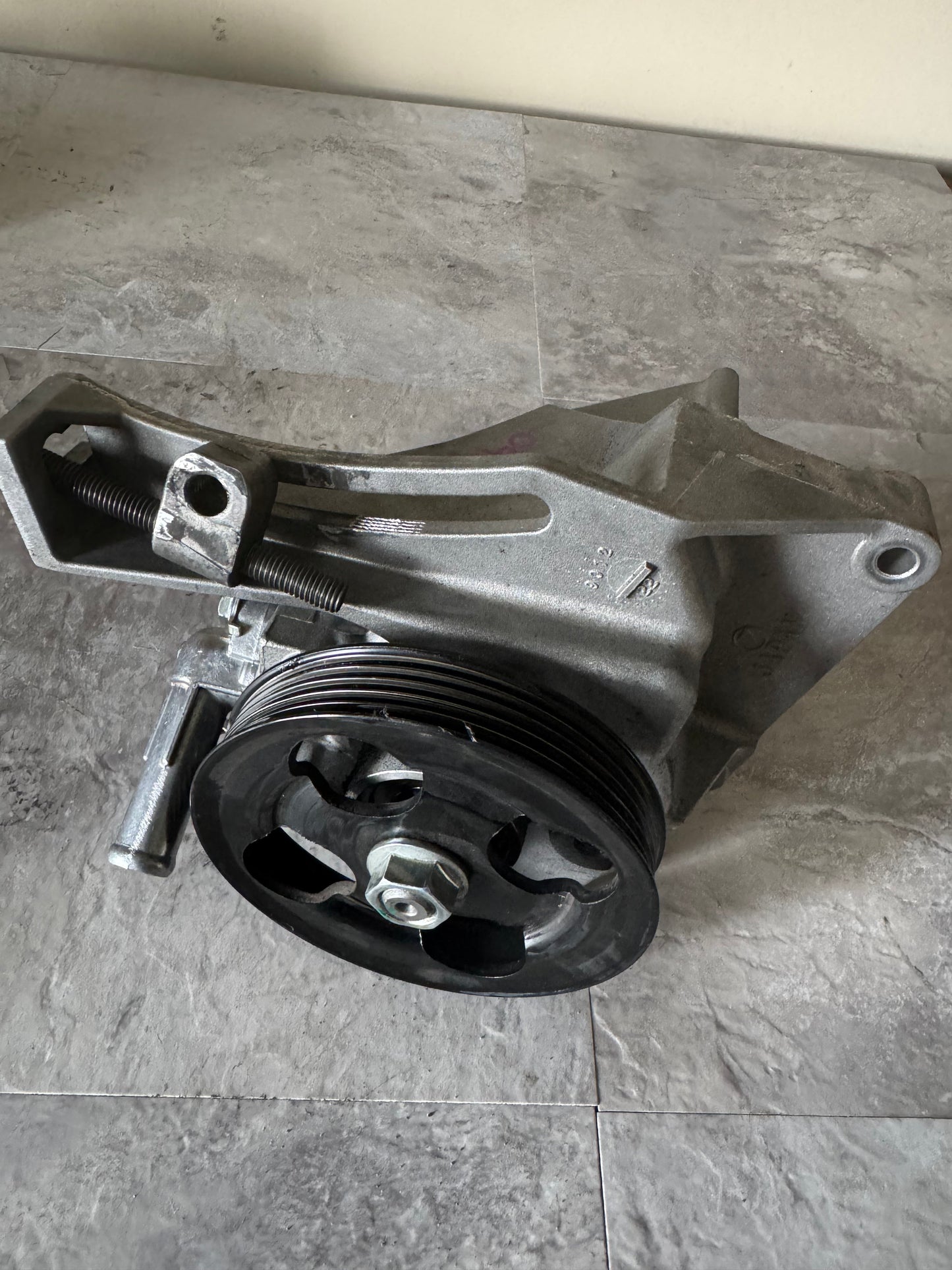 OEM 2004-2007 Subaru Impreza WRX STi Power Steering Pump Assy 34430FE042 with Bracket