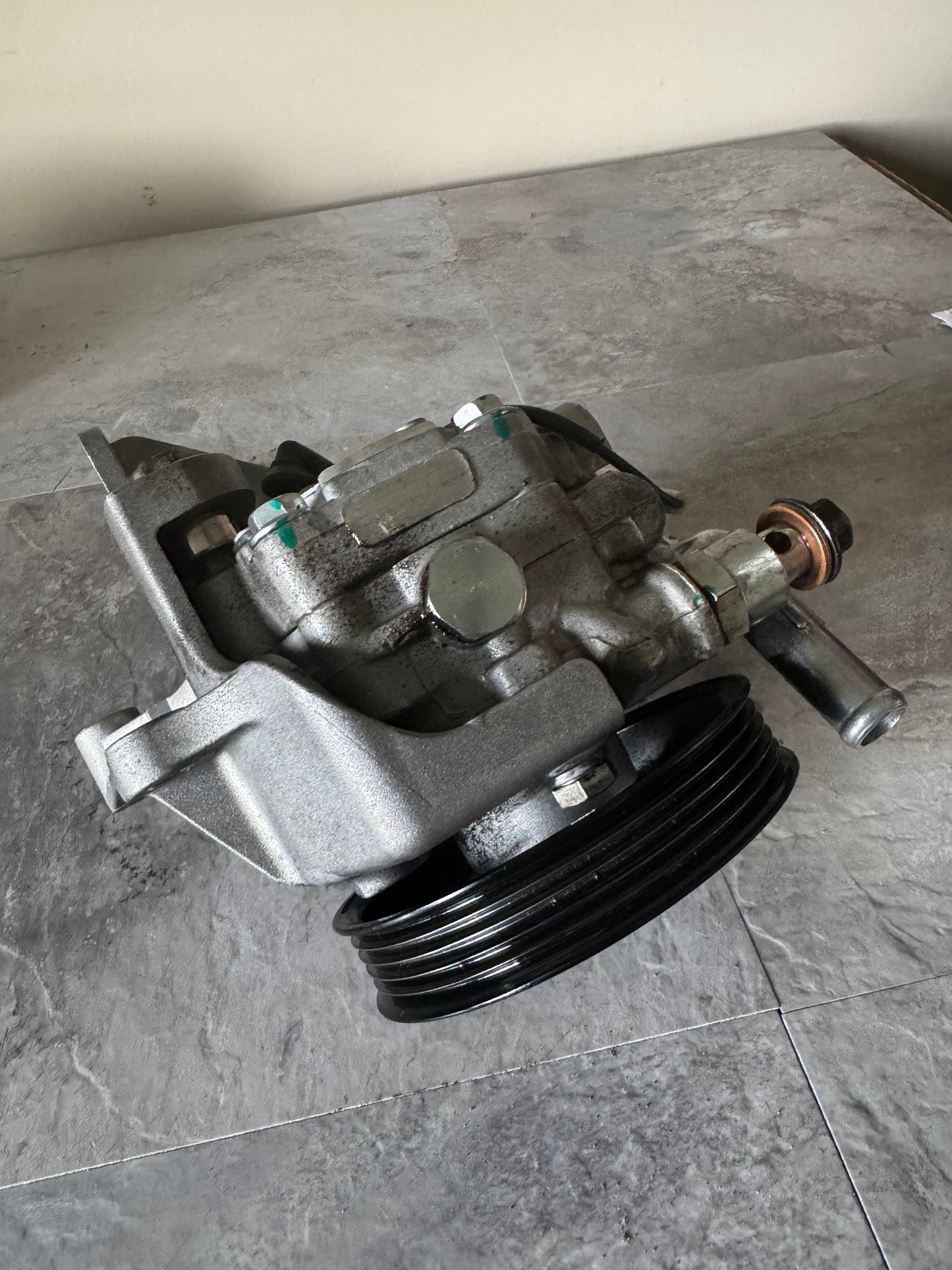 OEM 2004-2007 Subaru Impreza WRX STi Power Steering Pump Assy 34430FE042 with Bracket