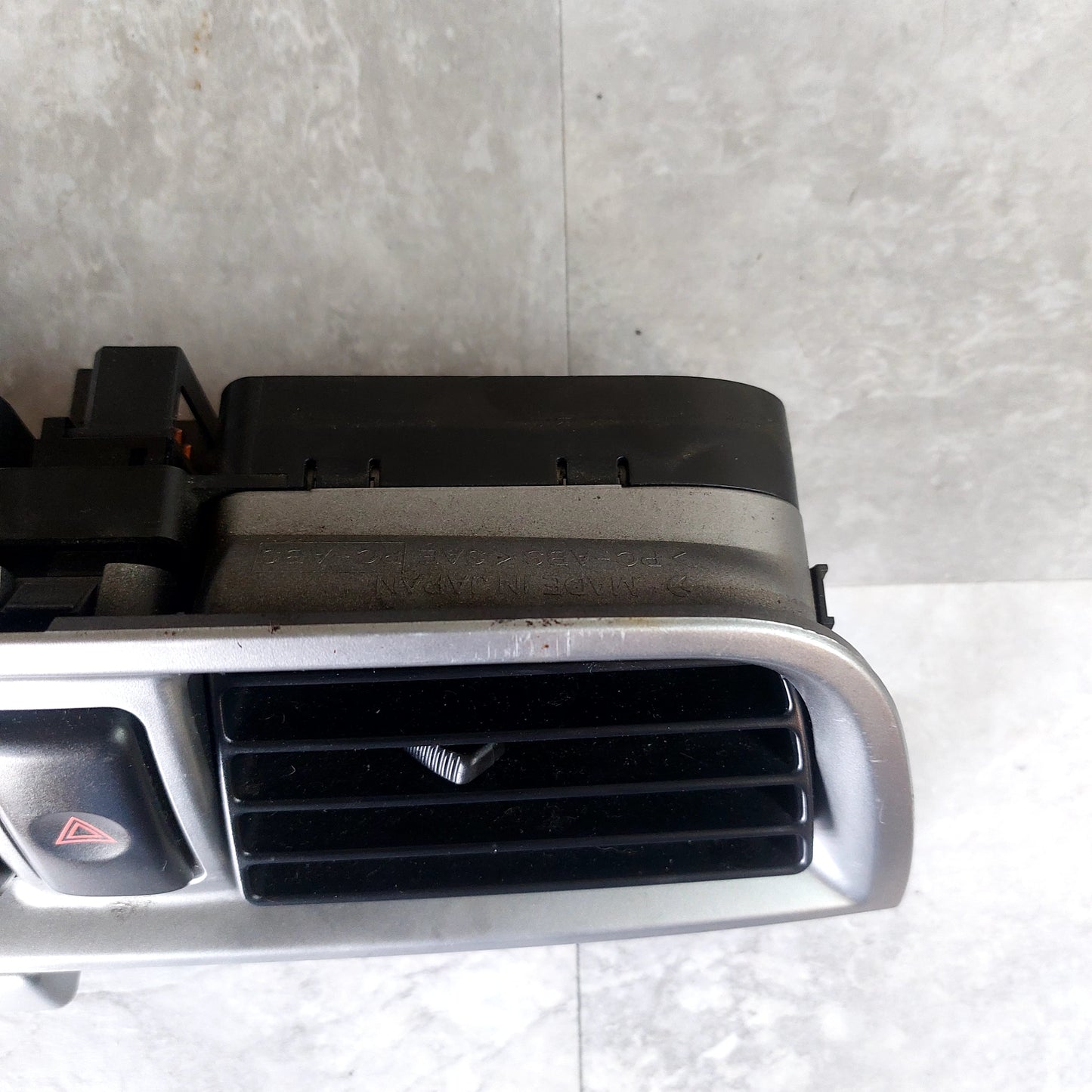 02-04 SUBARU IMPREZA WRX STi CENTER VENT CENTER DASH VENT AC HEATER OEM