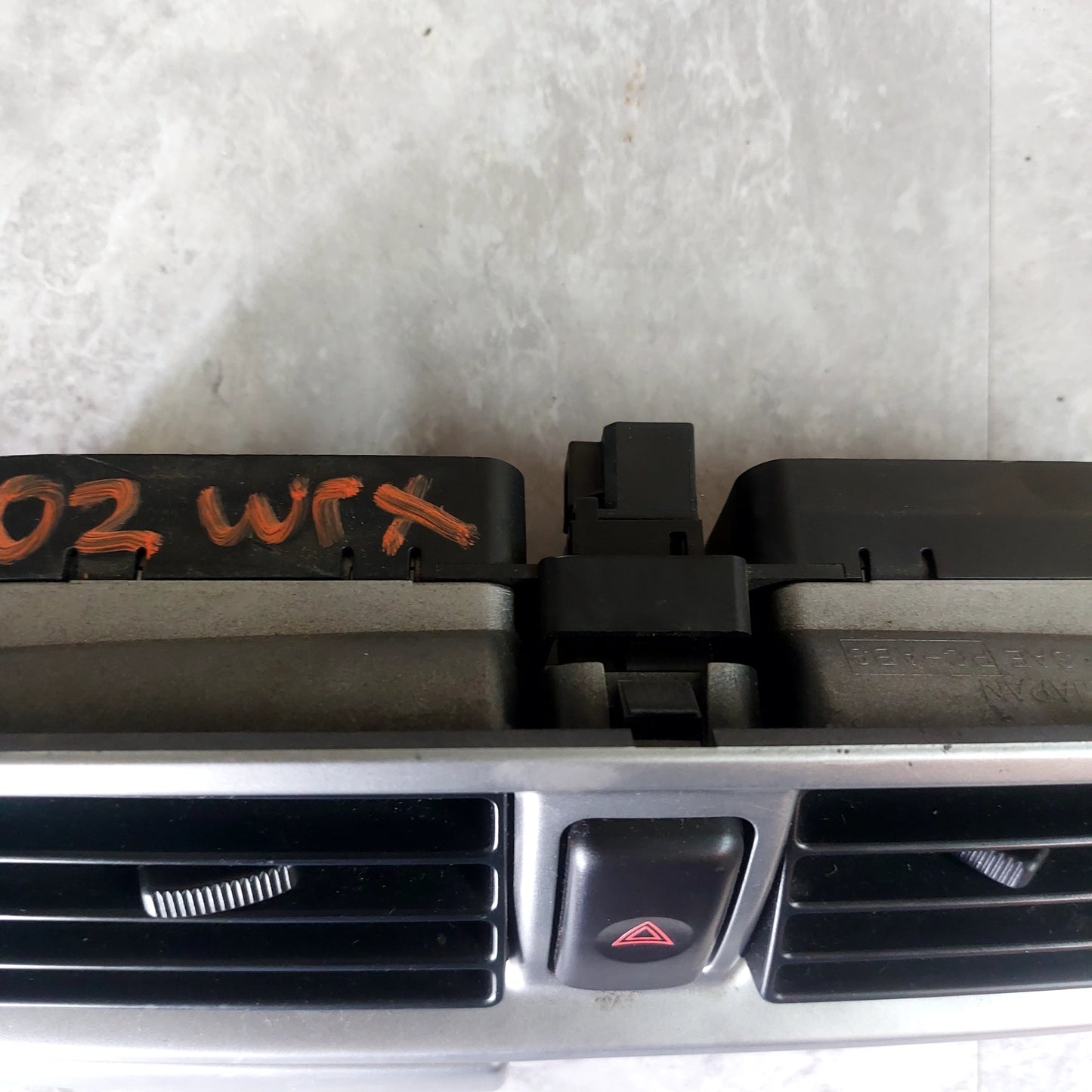 02-04 SUBARU IMPREZA WRX STi CENTER VENT CENTER DASH VENT AC HEATER OEM