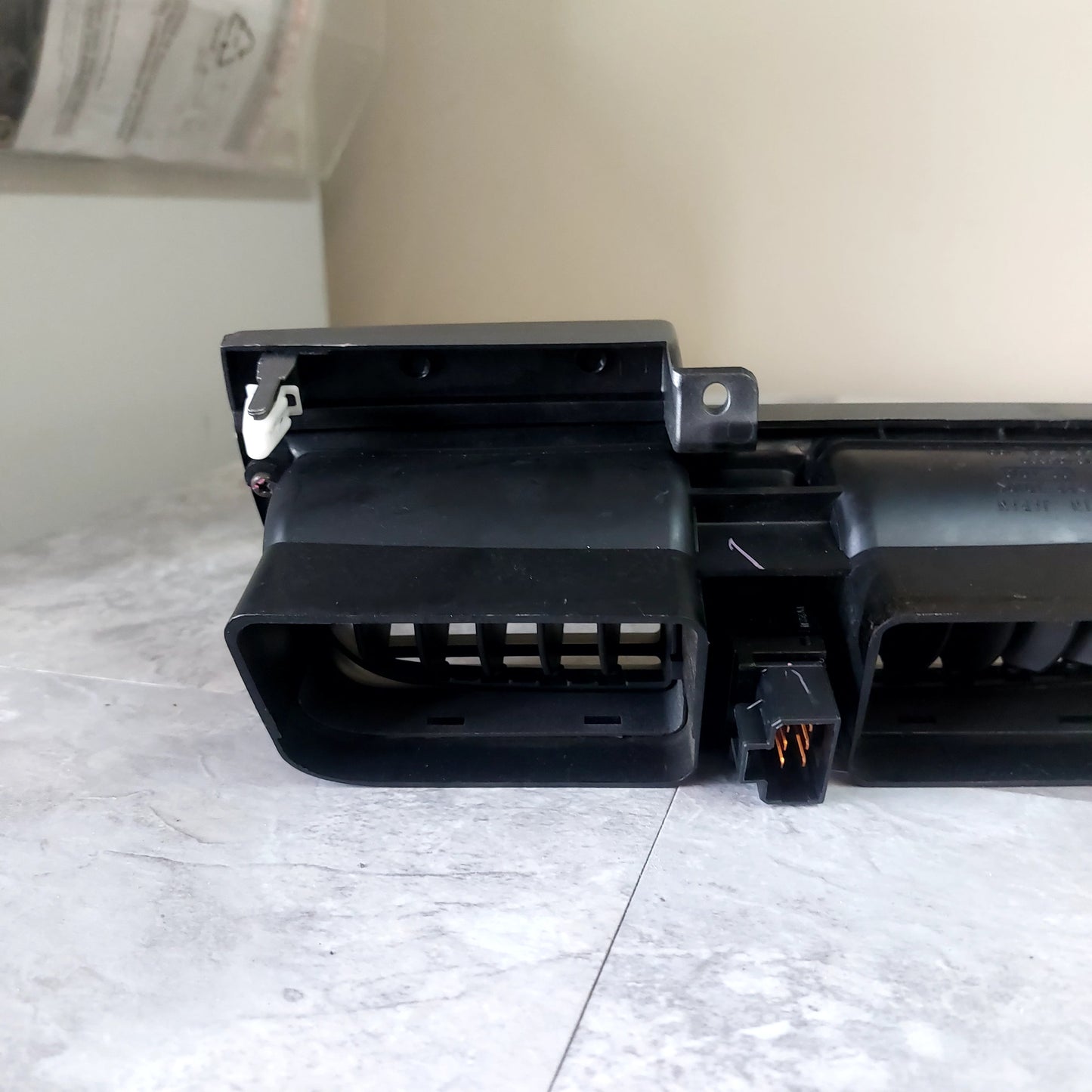 02-04 SUBARU IMPREZA WRX STi CENTER VENT CENTER DASH VENT AC HEATER OEM