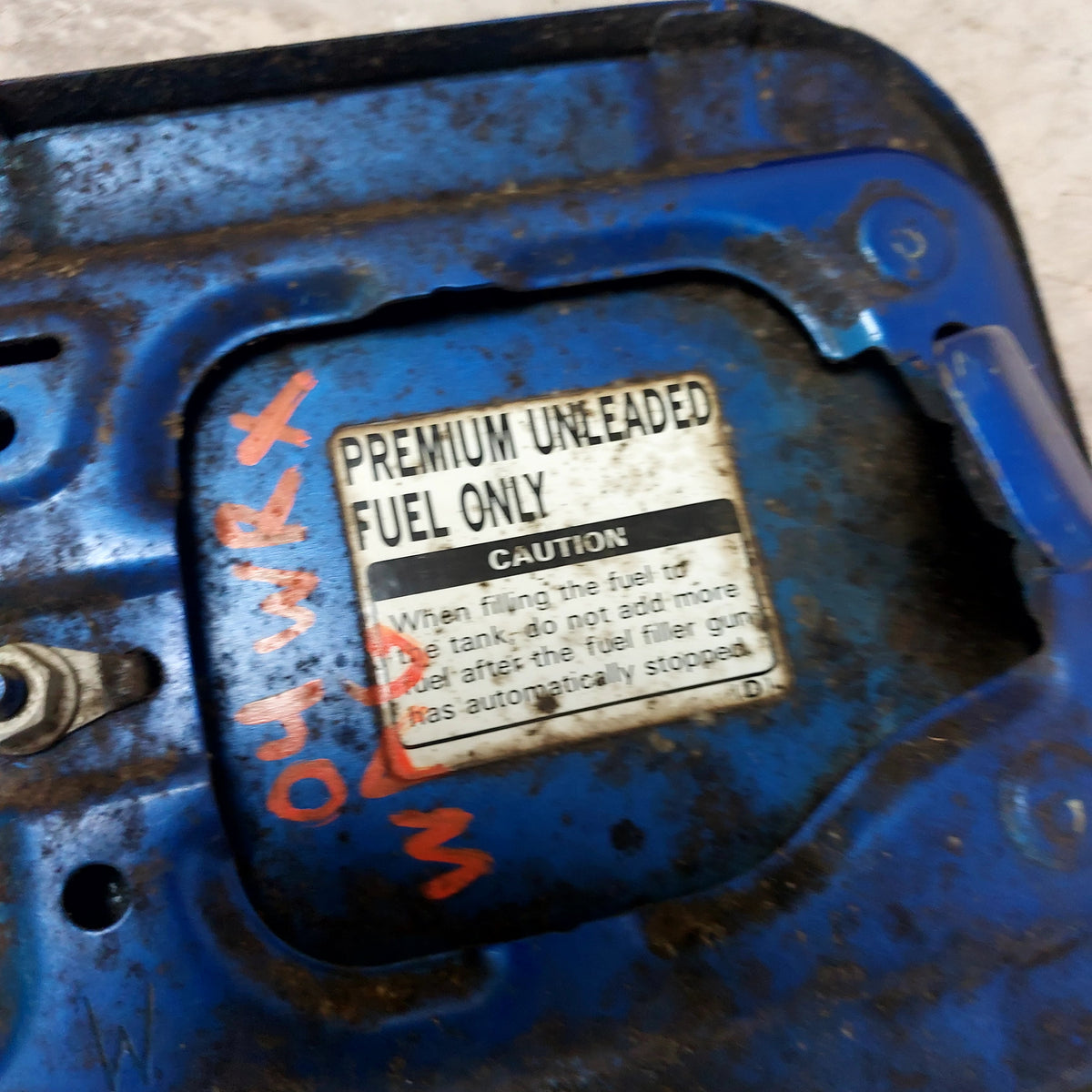 2002-2007 Subaru Impreza WRX Gas OEM Cover