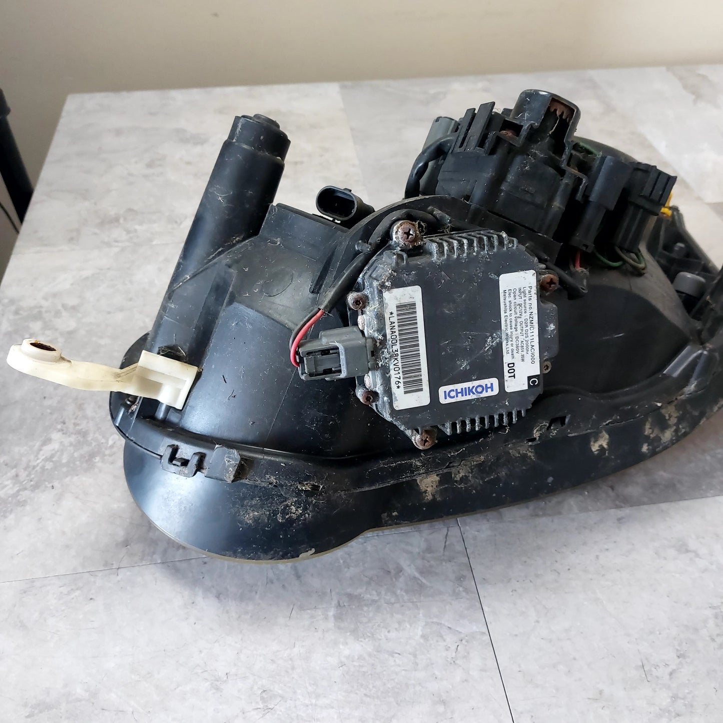 OEM 2004-2005 Subaru Impreza WRX STi RH Passenger Side Headlight Assembly