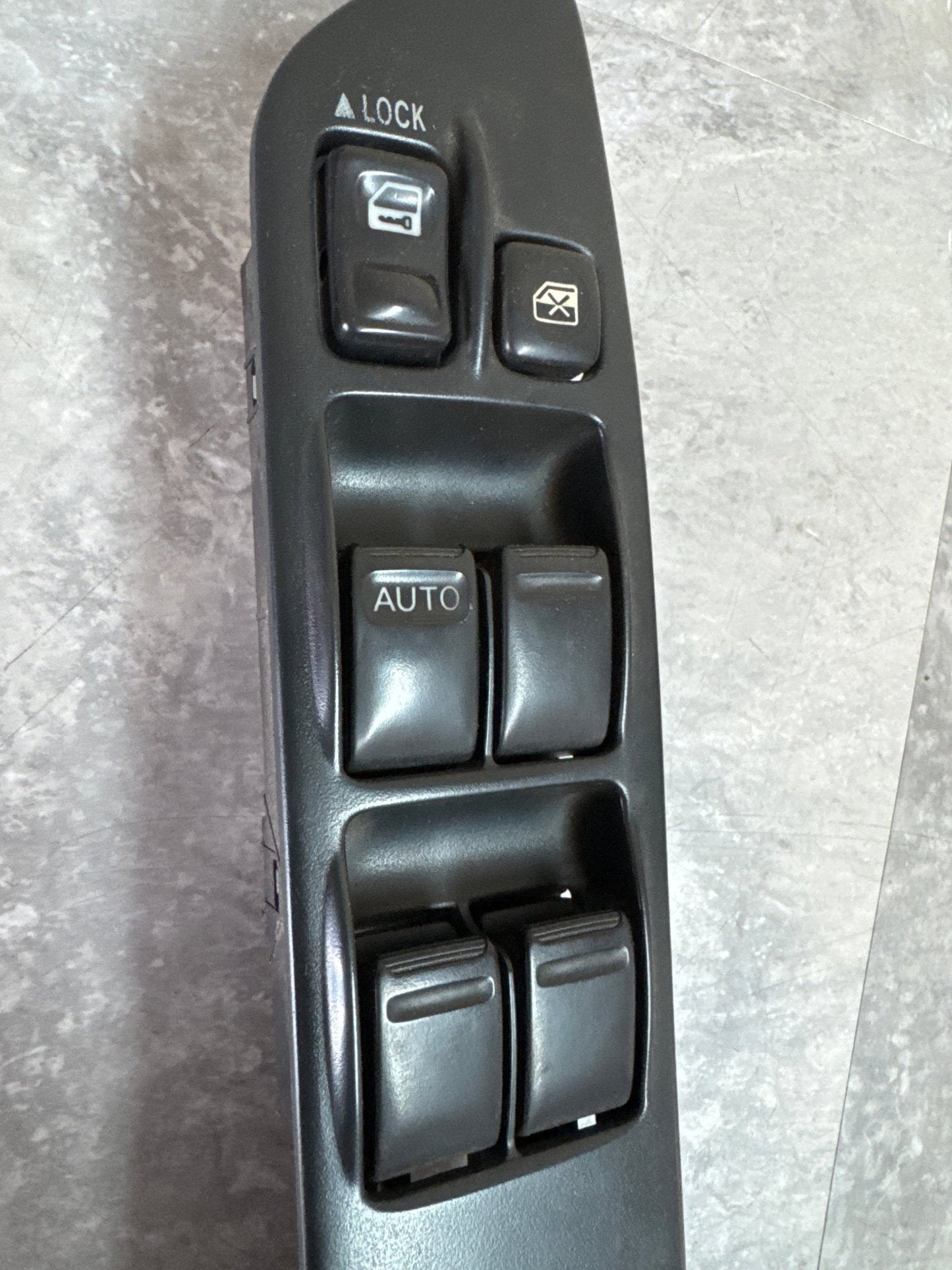 OEM 05-07 Subaru Impreza LH Driver Side Window Switch Panel and Trim 2