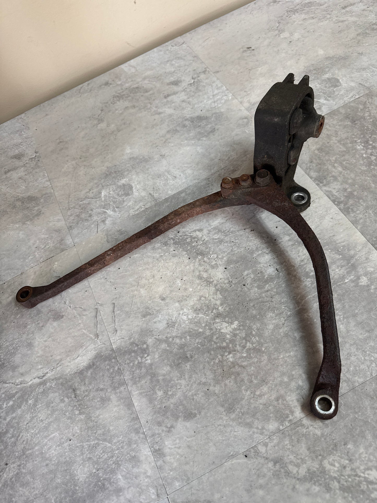 Front Center Engine Motor Mount For 2010 2011 2012 Subaru Legacy Outback 2.5L H6