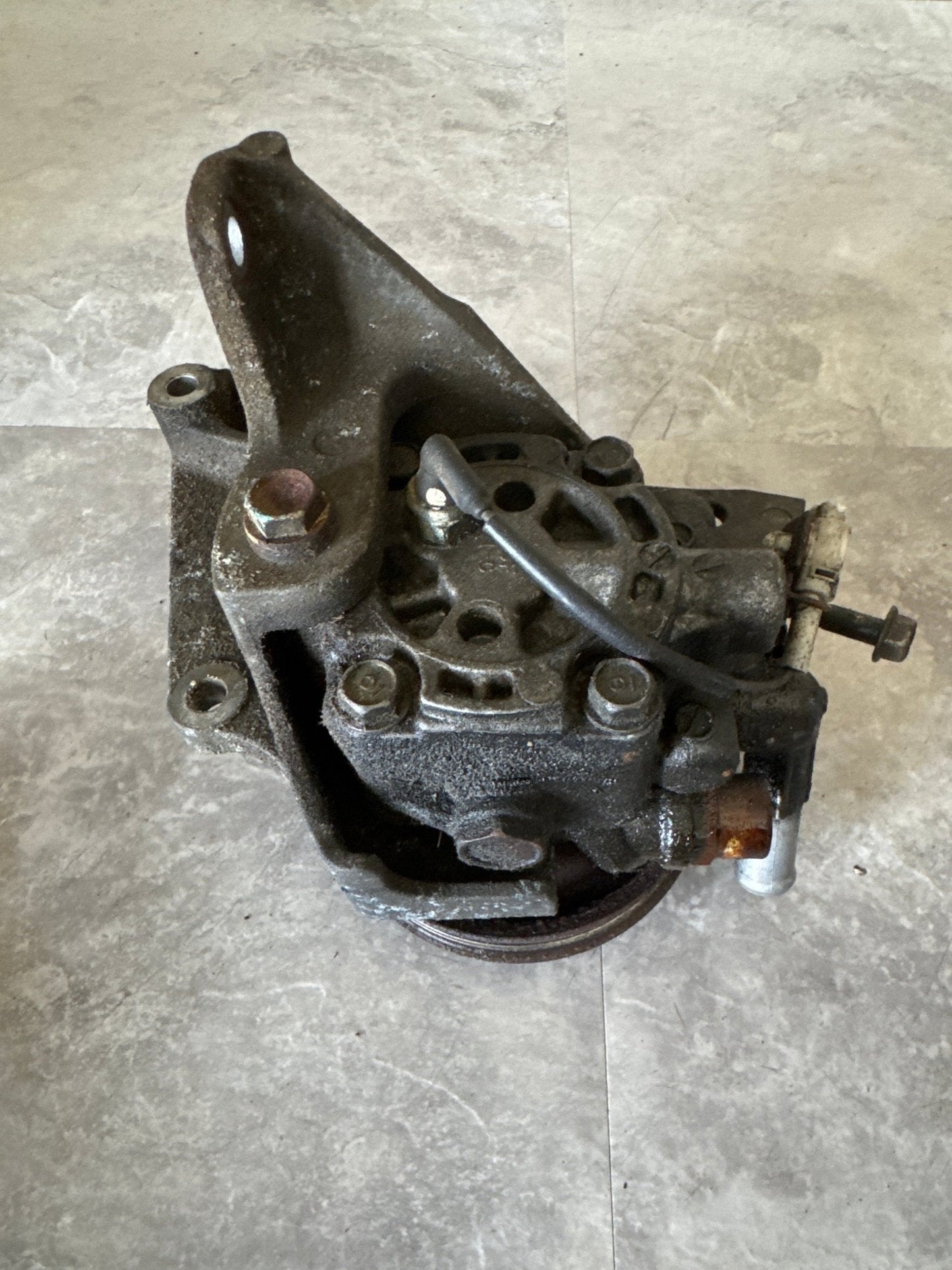 OEM 2004-2007 Subaru Impreza WRX STi Power Steering Pump w/ Mount 34430FE042 (04 STi)