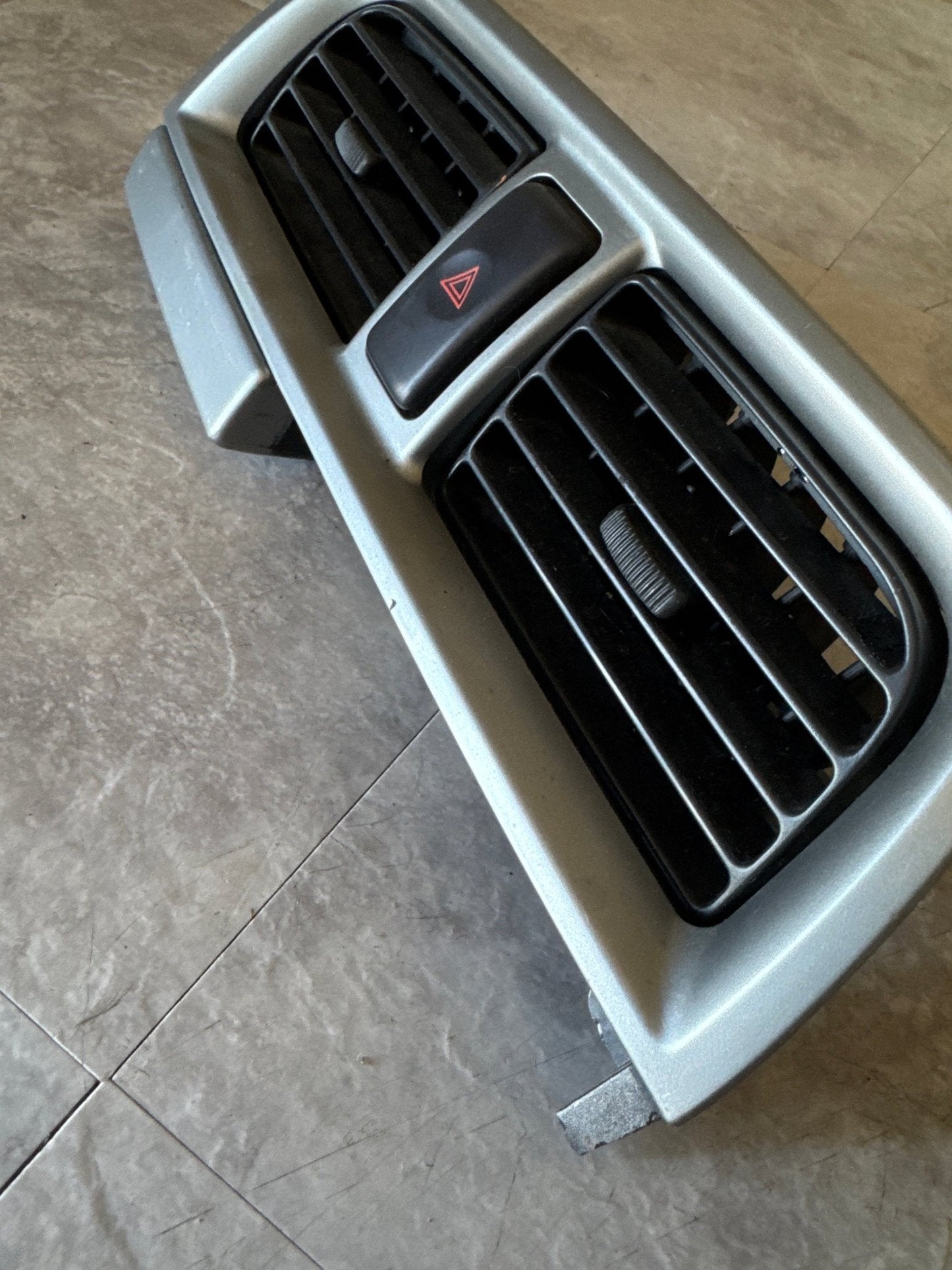02-04 SUBARU IMPREZA WRX STi CENTER VENT CENTER DASH VENT AC HEATER OEM (02 WRX)