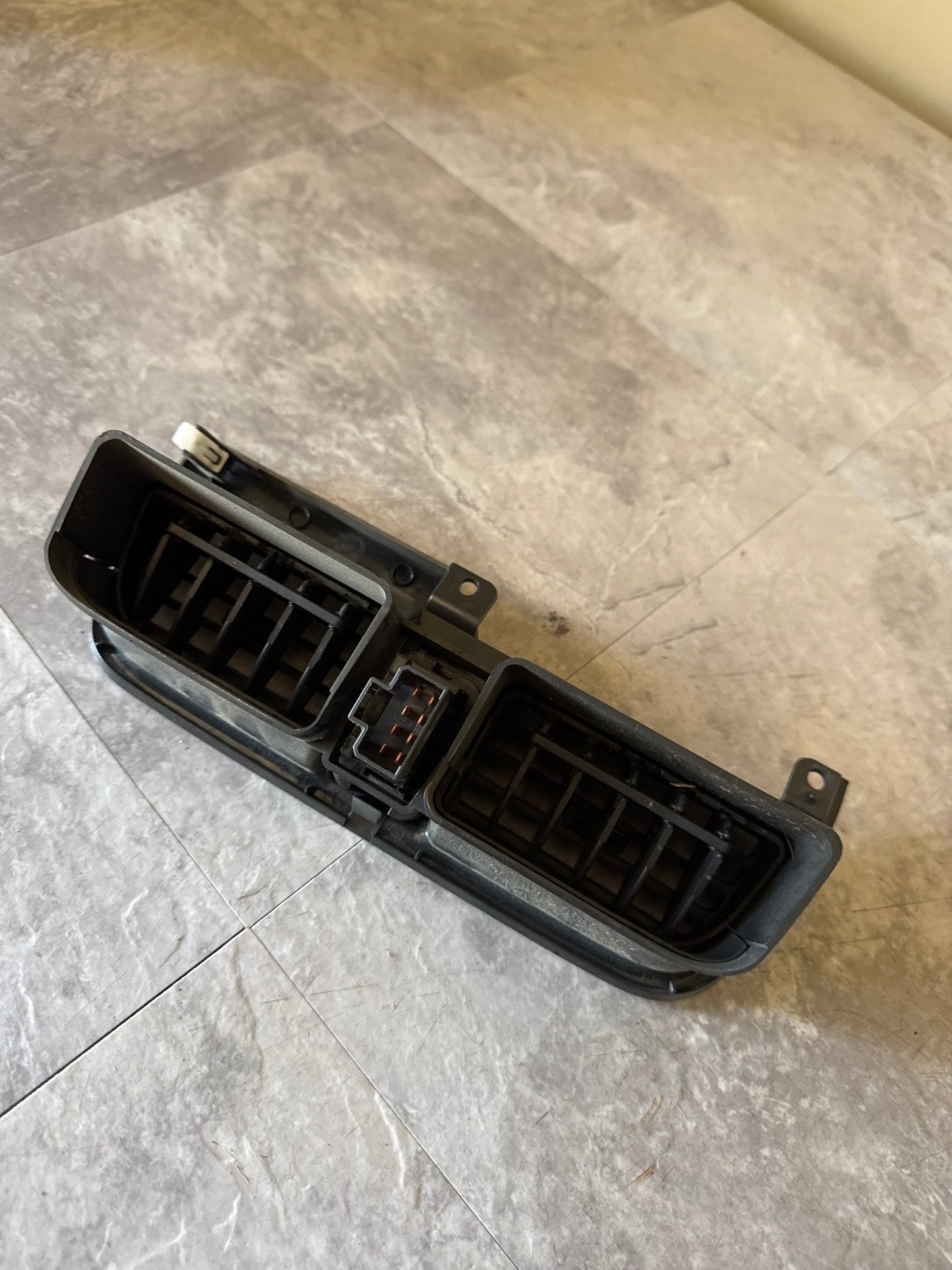 02-04 SUBARU IMPREZA WRX STi CENTER VENT CENTER DASH VENT AC HEATER OEM (02 WRX)
