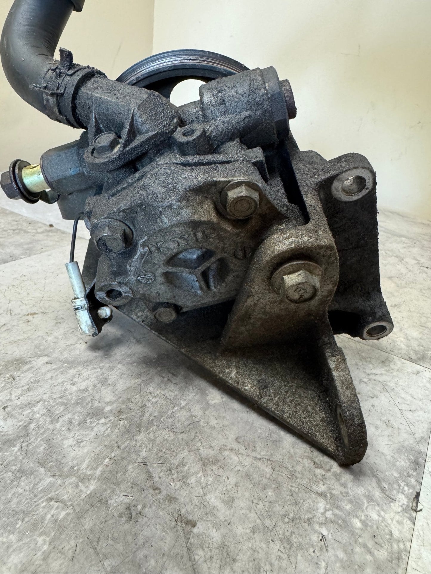 Subaru OEM 2004-2007 Subaru Impreza WRX STi Power Steering Pump Assy 34430FE042 w/ Mount