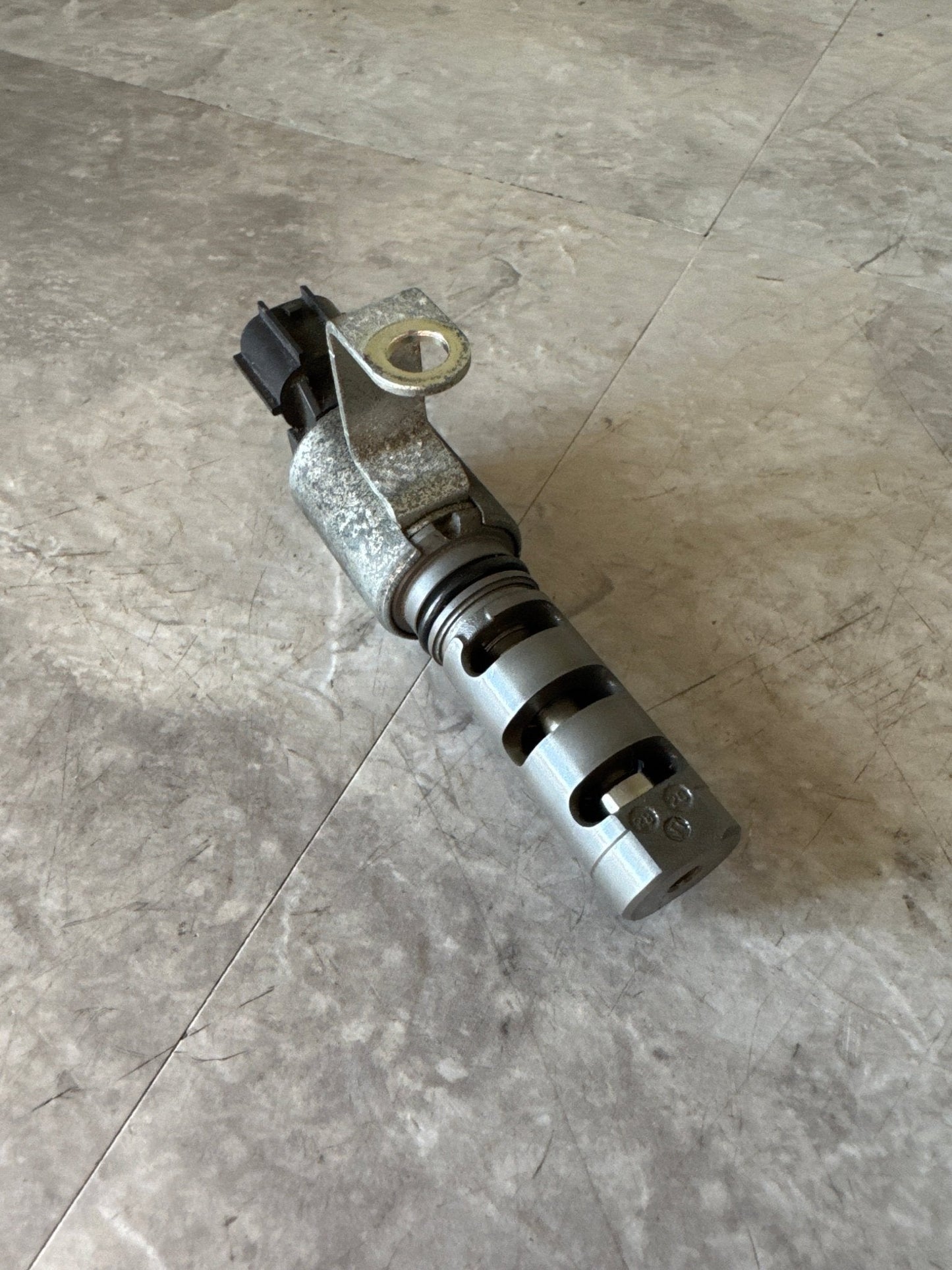 2004-2014 Subaru WRX STI AVCS Solenoid Oil Valve 04-14 (2)