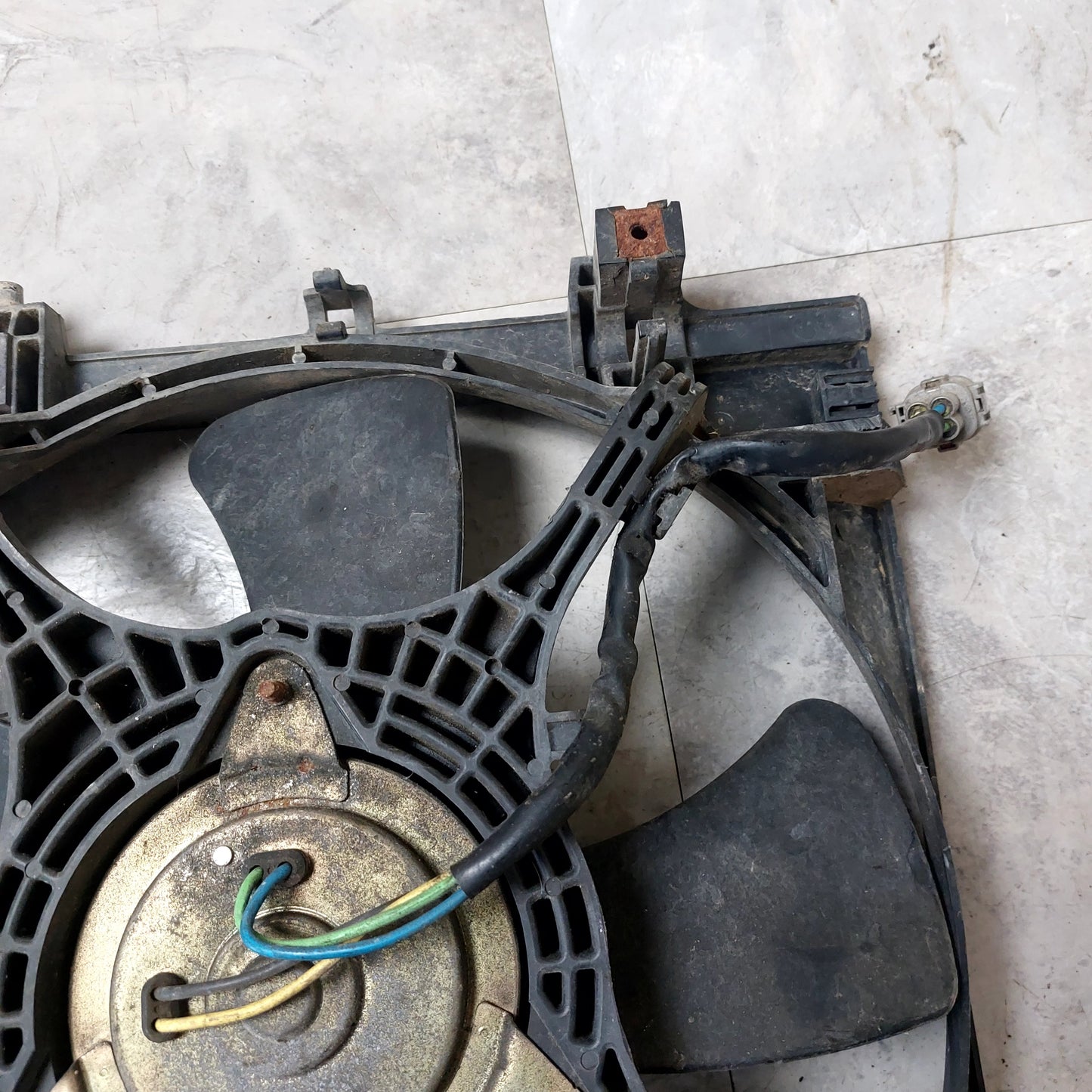 2004-2007 SUBARU WRX & STI RADIATOR COOLING FAN ASSEMBLY OEM