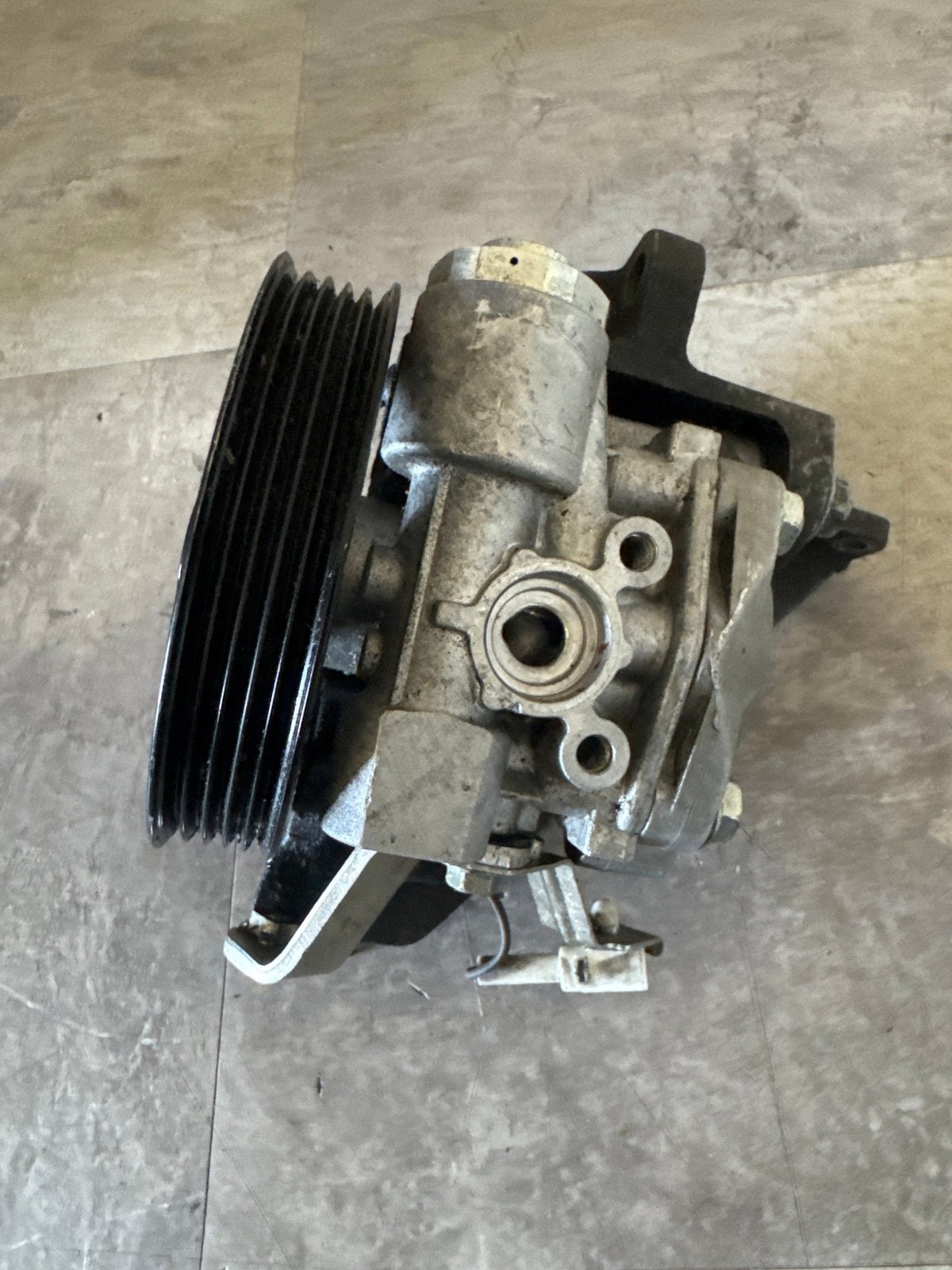 2004-2007 Subaru Impreza WRX STi OEM Power Steering Pump with Mount