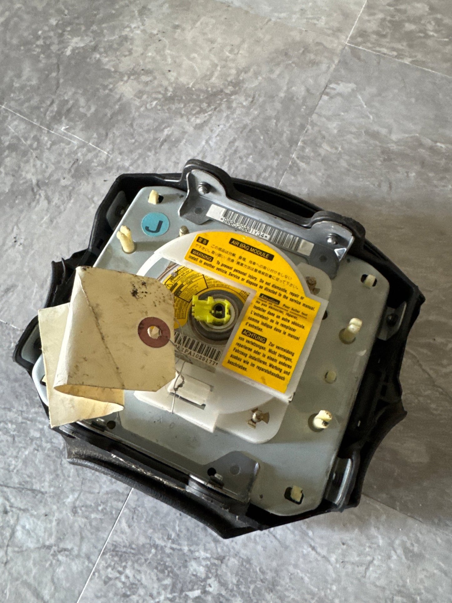 2002 2003 Subaru Impreza & WRX Drivers Airbag Assembly with Yellow Momo Cover 98211FE050ML (2)