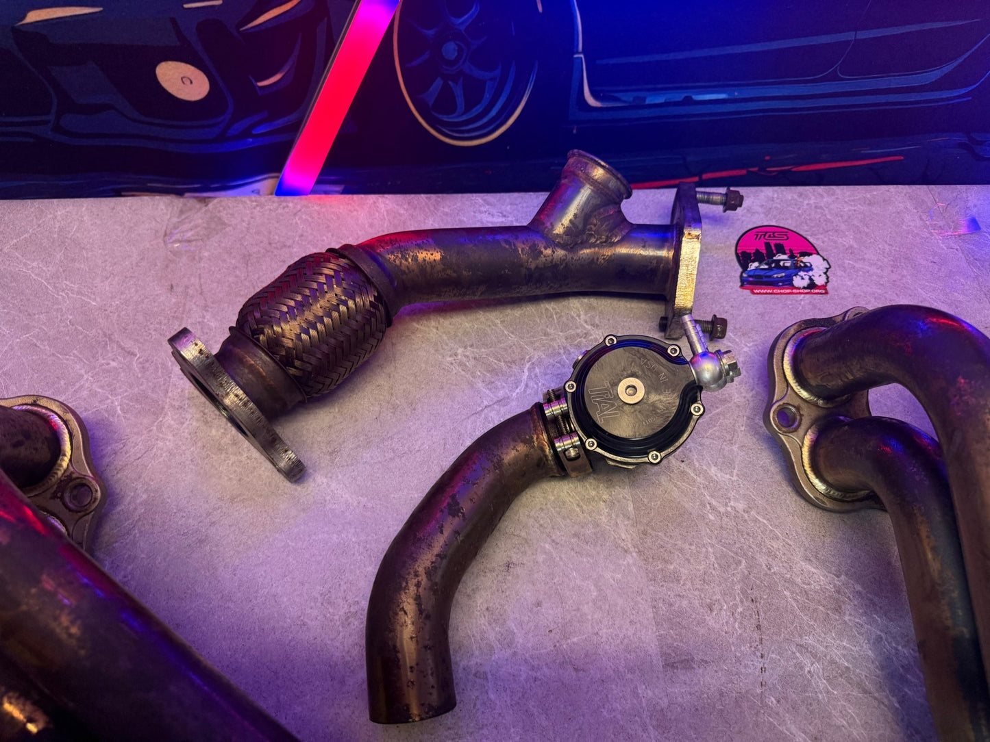 TOMEI UNEQUAL LENGTH HEADER & TIAL 38 MM EWG KIT WASTEGATE SUBARU STI & WRX