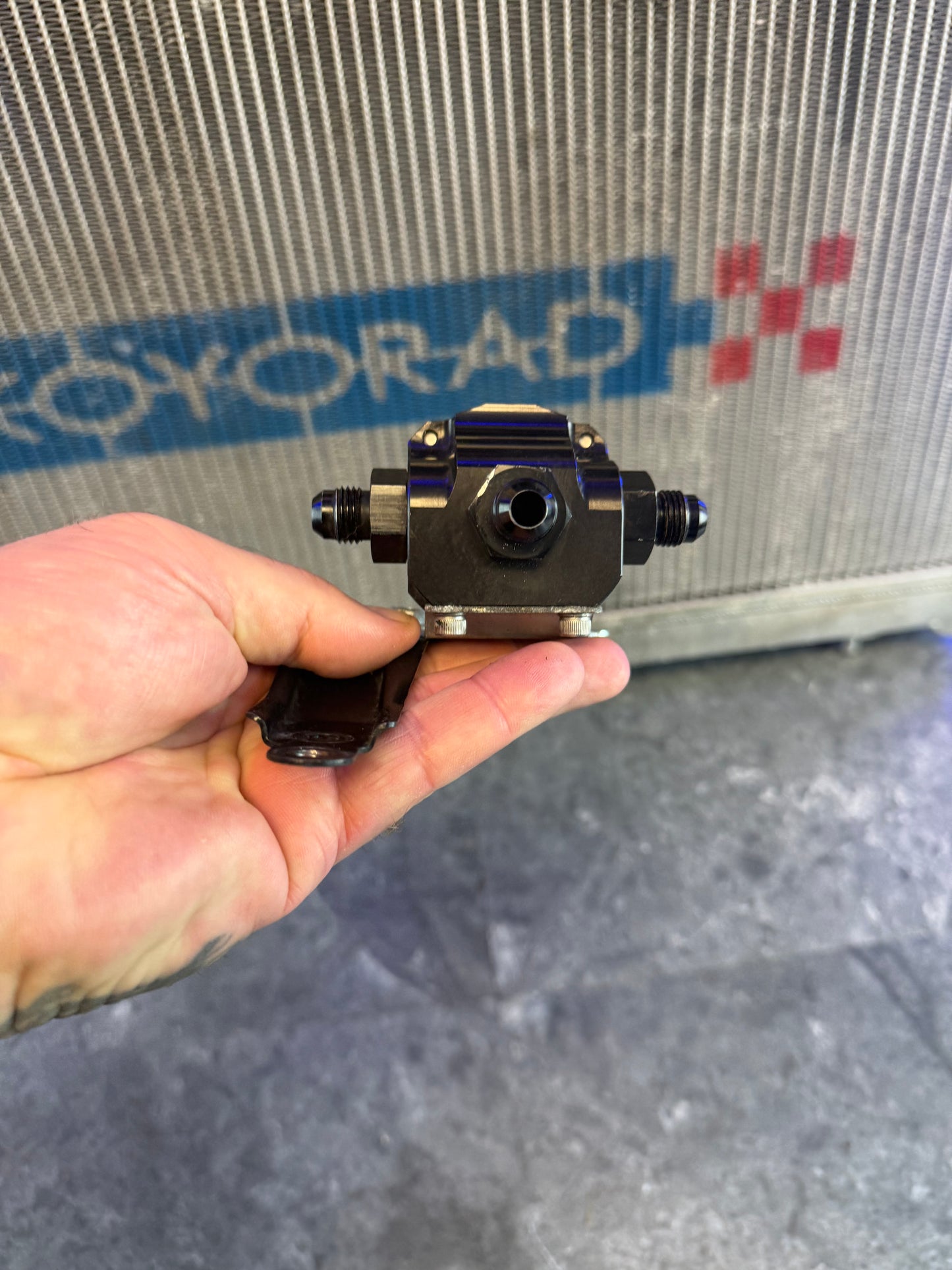 Aeromotive Fuel Pressure Regulator With Gauge AN6 Fittings And Bracket