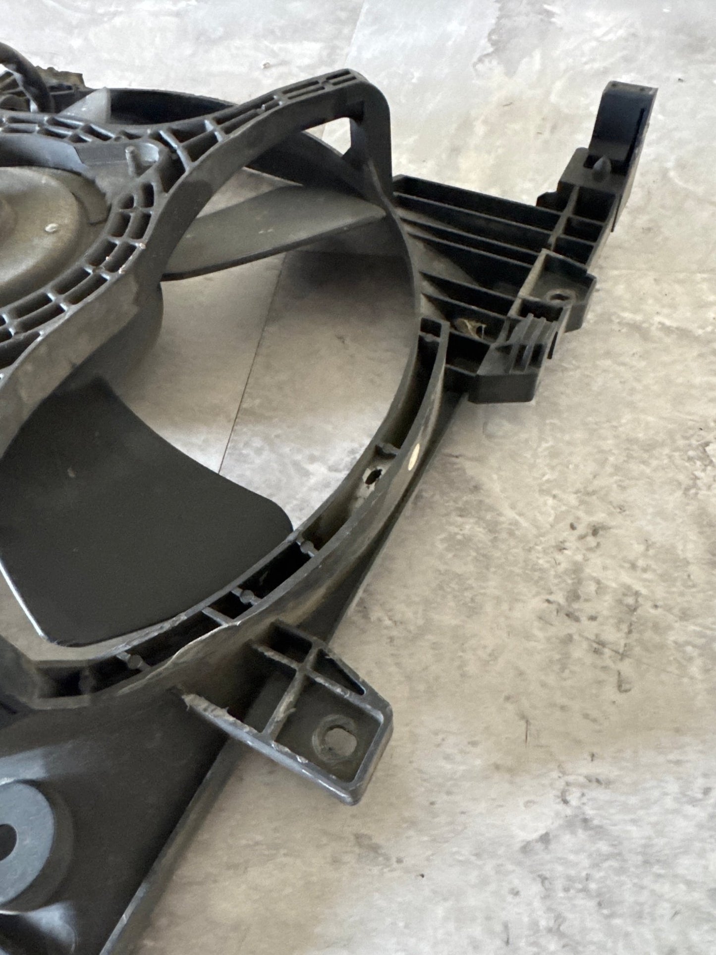 2004-2007 SUBARU WRX & STI RADIATOR COOLING FAN ASSEMBLY OEM