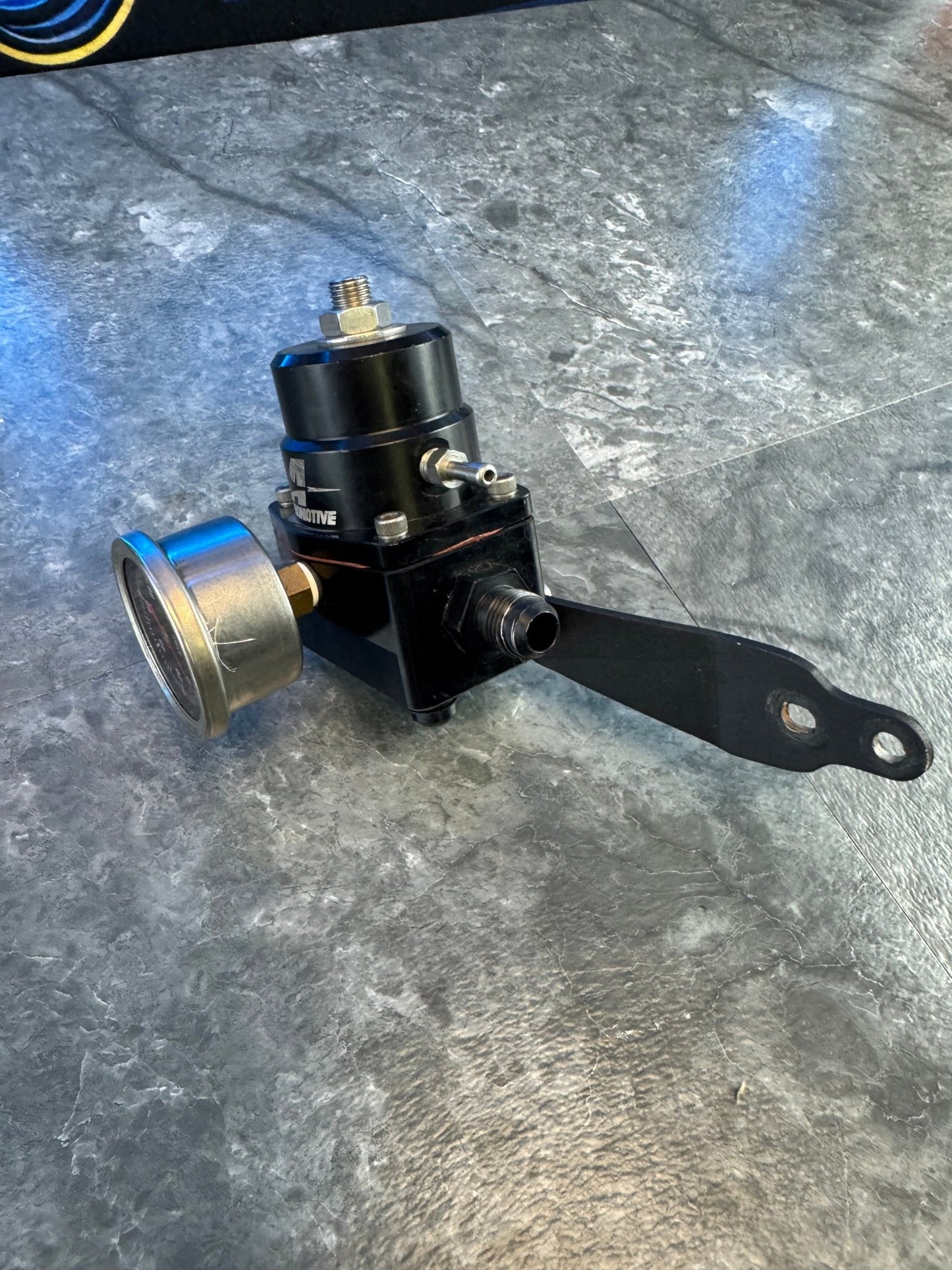 Aeromotive Fuel Pressure Regulator With Gauge AN6 Fittings And Bracket