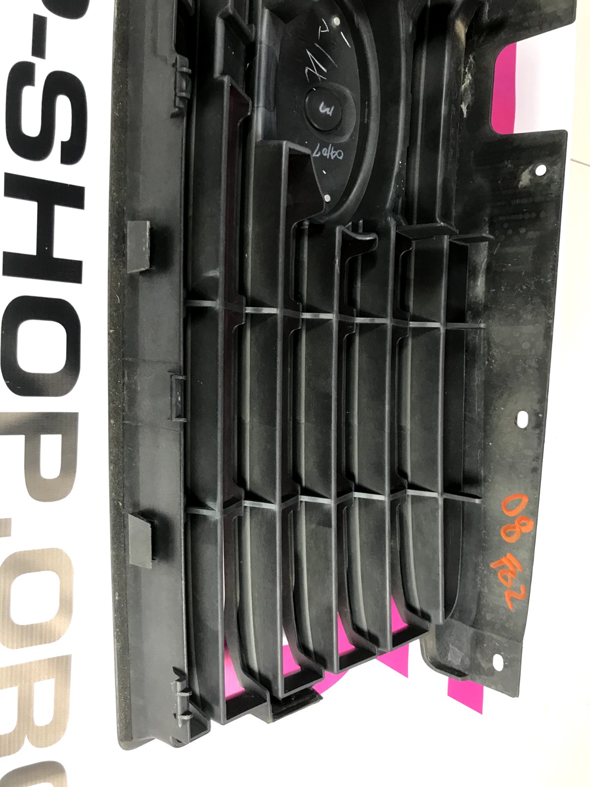 Front Grille Assembly for Suabaru Forester w/ emblem 2006 2007 2008 91121SA082
