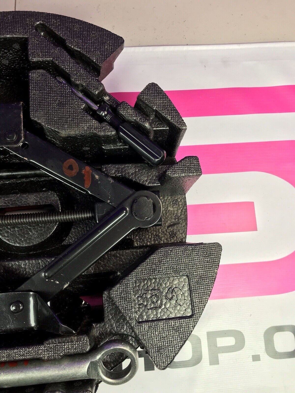 09-14 Subaru Legacy/Outback OEM Spare Tire Emergency Tool Kit Jack 97035AG05B