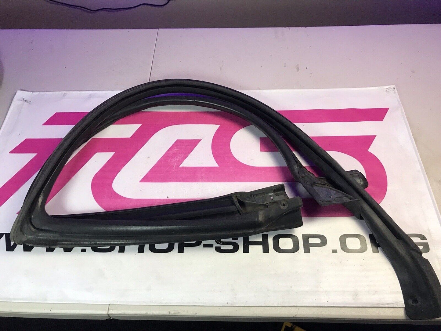 02-07 Subaru Impreza Sedan Passenger RH Door Trim Seal B Pillar Exterior