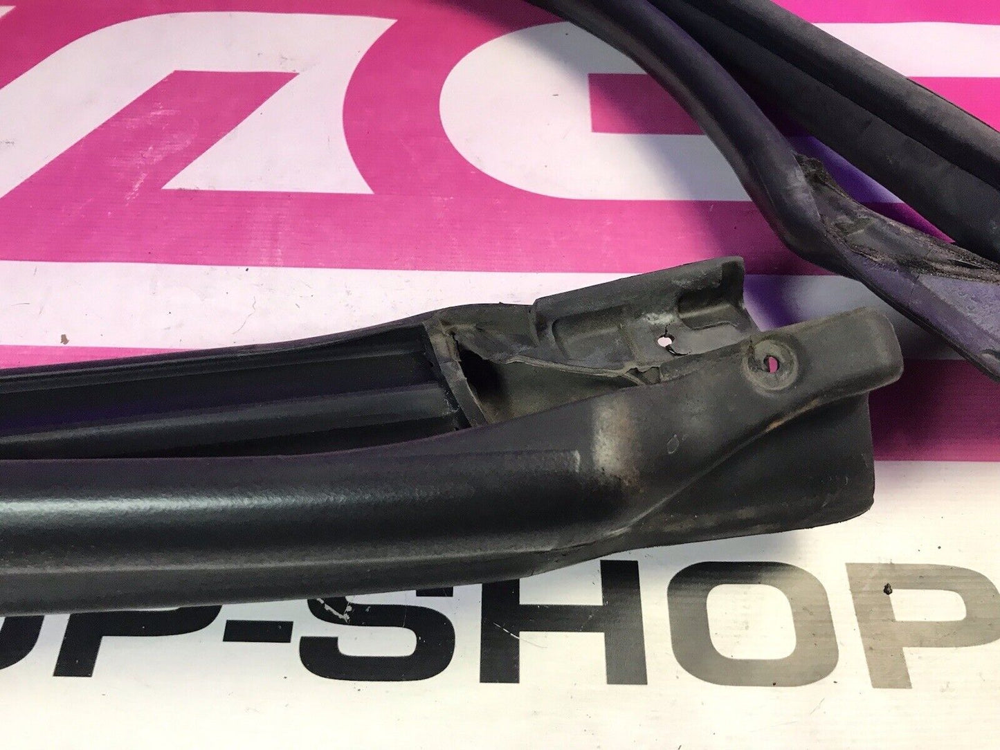 02-07 Subaru Impreza Sedan Passenger RH Door Trim Seal B Pillar Exterior