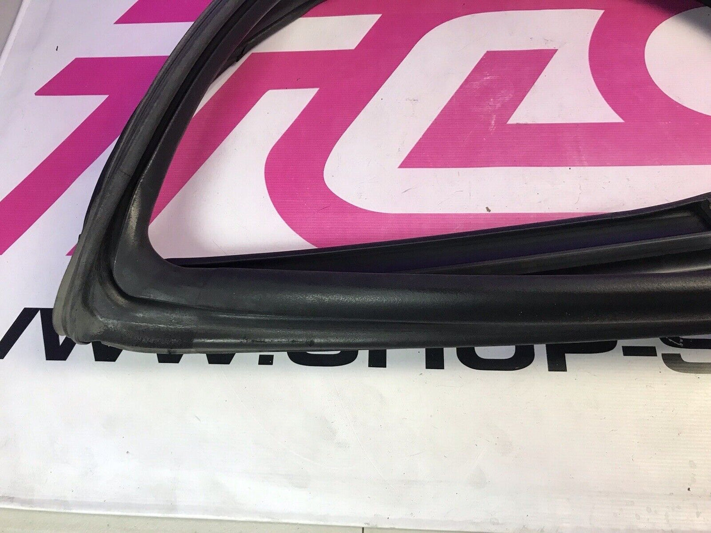 02-07 Subaru Impreza Sedan Passenger RH Door Trim Seal B Pillar Exterior