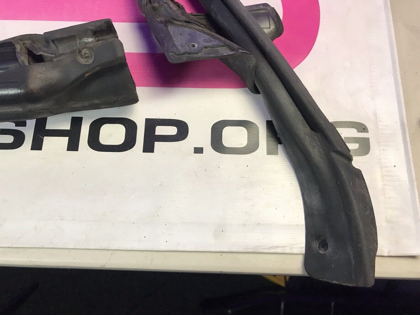 02-07 Subaru Impreza Sedan Passenger RH Door Trim Seal B Pillar Exterior