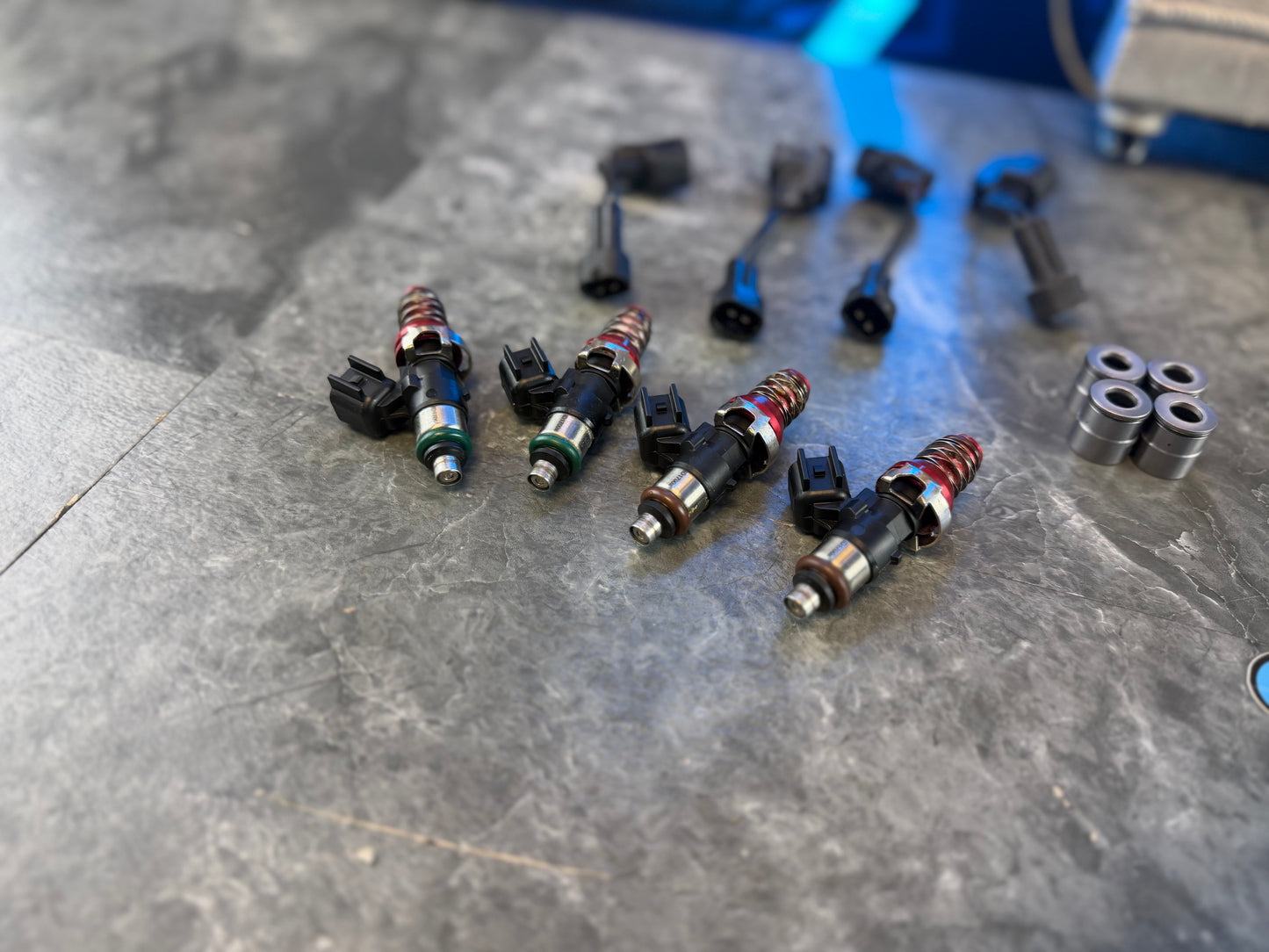 ID 1700 X XDS Subaru STi & wrx top feed fuel injectors flex fuel w/ 14 mm caps / plug & play