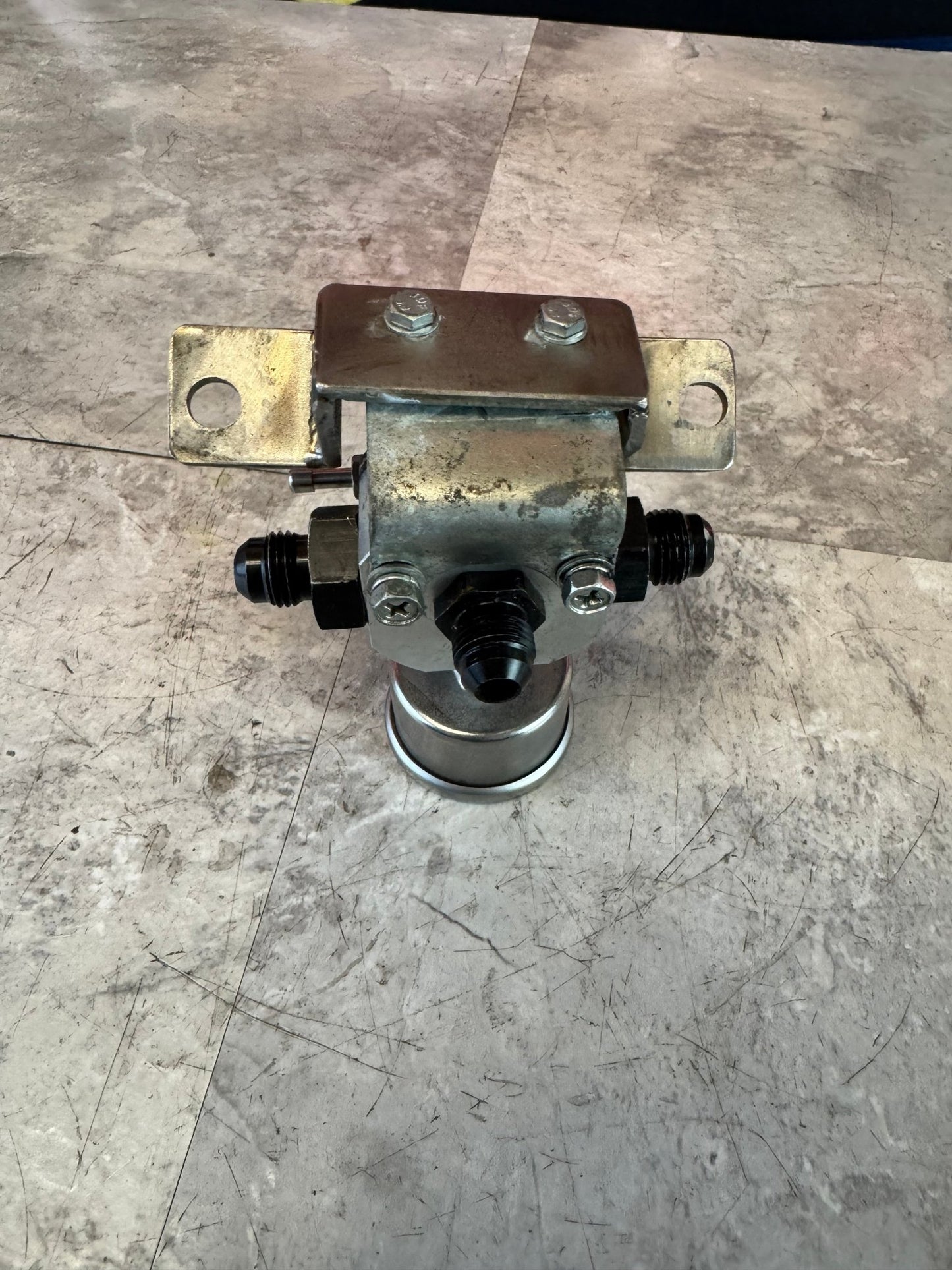 Aeromotive 13129 Fuel Regulator With AN6 Fittings And Gauge With Intake Manifold Bracket For 04-07 WRX/STi