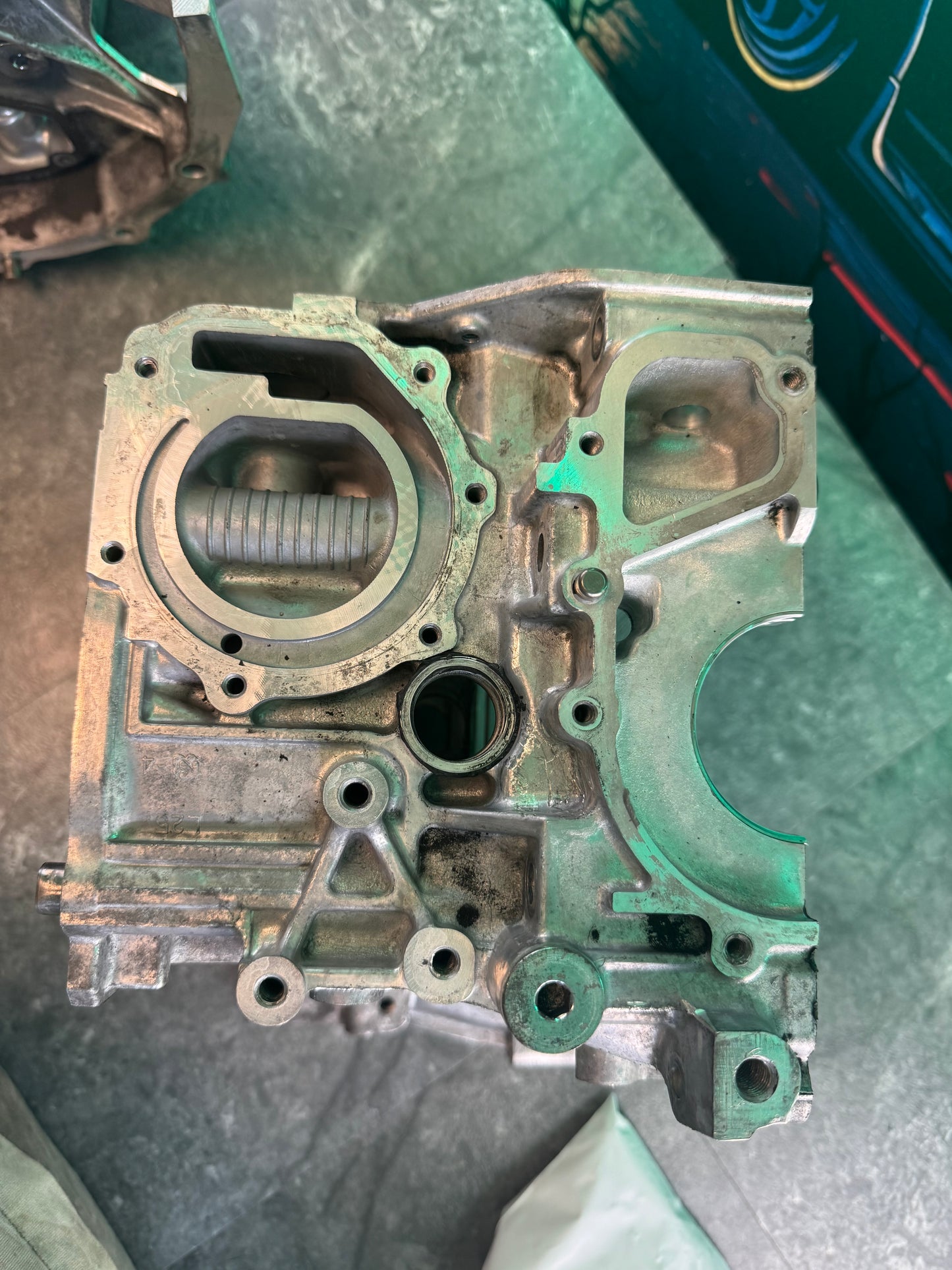 Subaru EJ25 Case Halves Short Block For Core With Bearings And Case Bolts