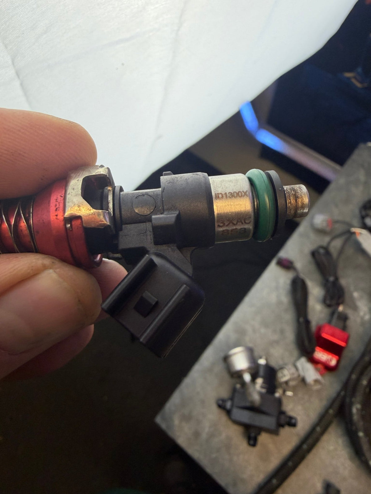 ID injector dynamics 1300 CC top feed injectors Subaru STi & wrx