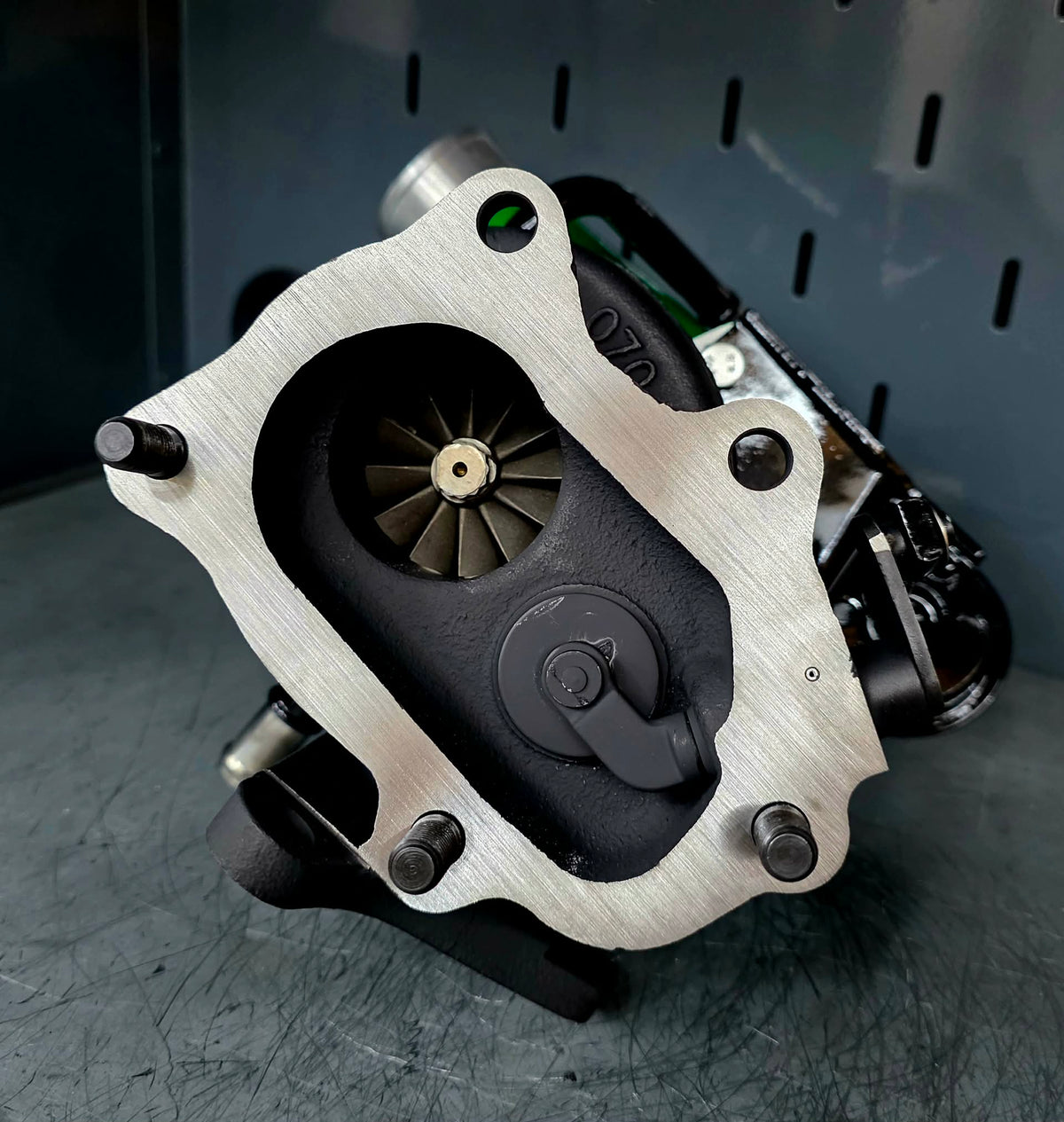 CUSTOM BTP 16 G XT turbo w: 11 blade turbine wheel , 7 CM , 2.5” inlet w/ powder coated cover & 20 G BILLET Compressor wheel