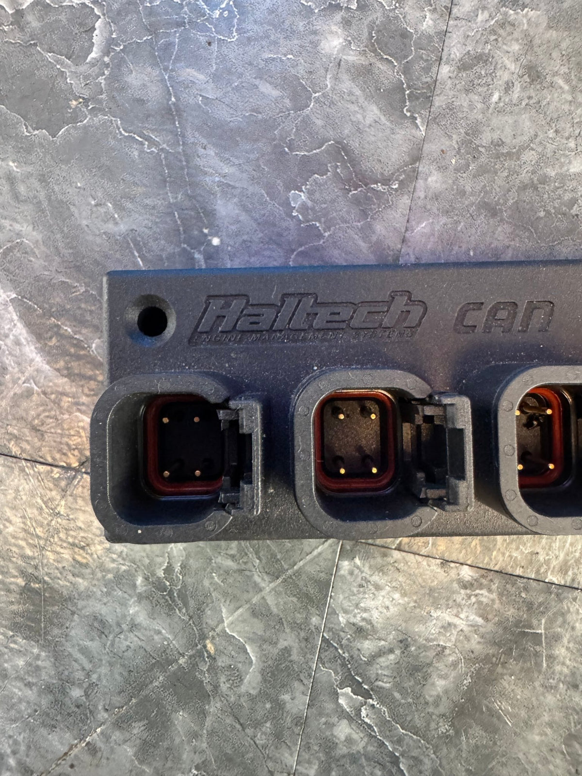 Haltech Elite CAN Hub 4-Port DTM
