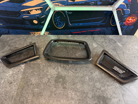 2006 2007 Subaru Impreza , wrx & STi front grille assembly carbon fiber