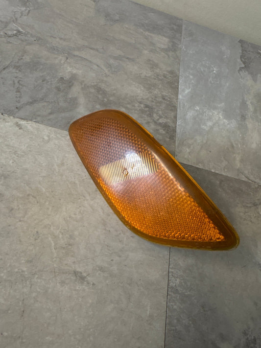 OEM 2002-2003 Subaru Impreza Wagon Front Right Turn Signal Lamp Lens 84411FE030